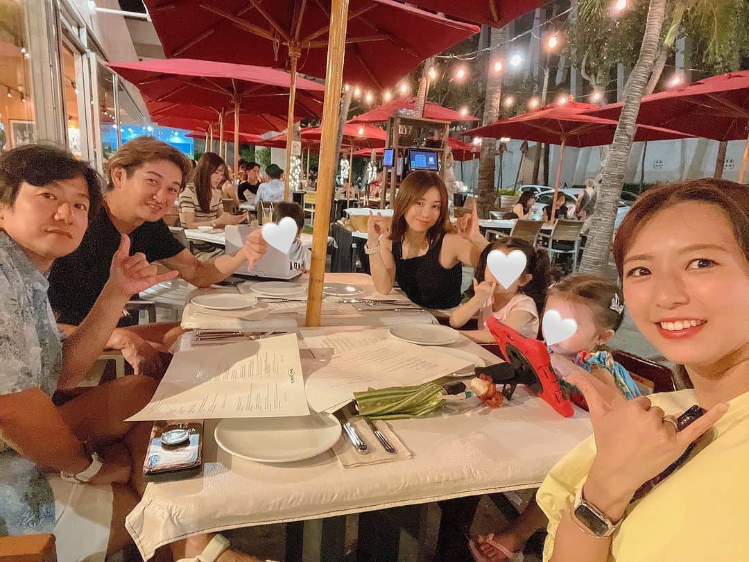 林弓束さんのインスタグラム写真 - (林弓束Instagram)「. 今回のハワイは 大好き仲良し家族も一緒でした✨ 仲良しのお友達がいて子供たちも楽しそうでなにより✨ . 今回のハワイでは我が家に色々なトラブルがあったのですが、本当に助けられたし心強かった😭🙏✨ とにもかくにもお友達ファミリーに大感謝❤️ . 素敵な思い出が増えました❣️ . . . .  #3歳  #女の子ママ  #2020年5月生まれ　#東京 #3歳女の子 #子連れハワイ #ハワイ旅行 #子連れハワイレポ #子連れハワイ旅行 #子連れ旅行 #hawaii #hawaiitrip #ママと娘 #母娘 #親子 #子供服 #こどもふく #まはりふく #ゆづしふく #東京ママ #親子コーデ #おやこーで #yzktrip」10月7日 17時58分 - hayashiyuzuka