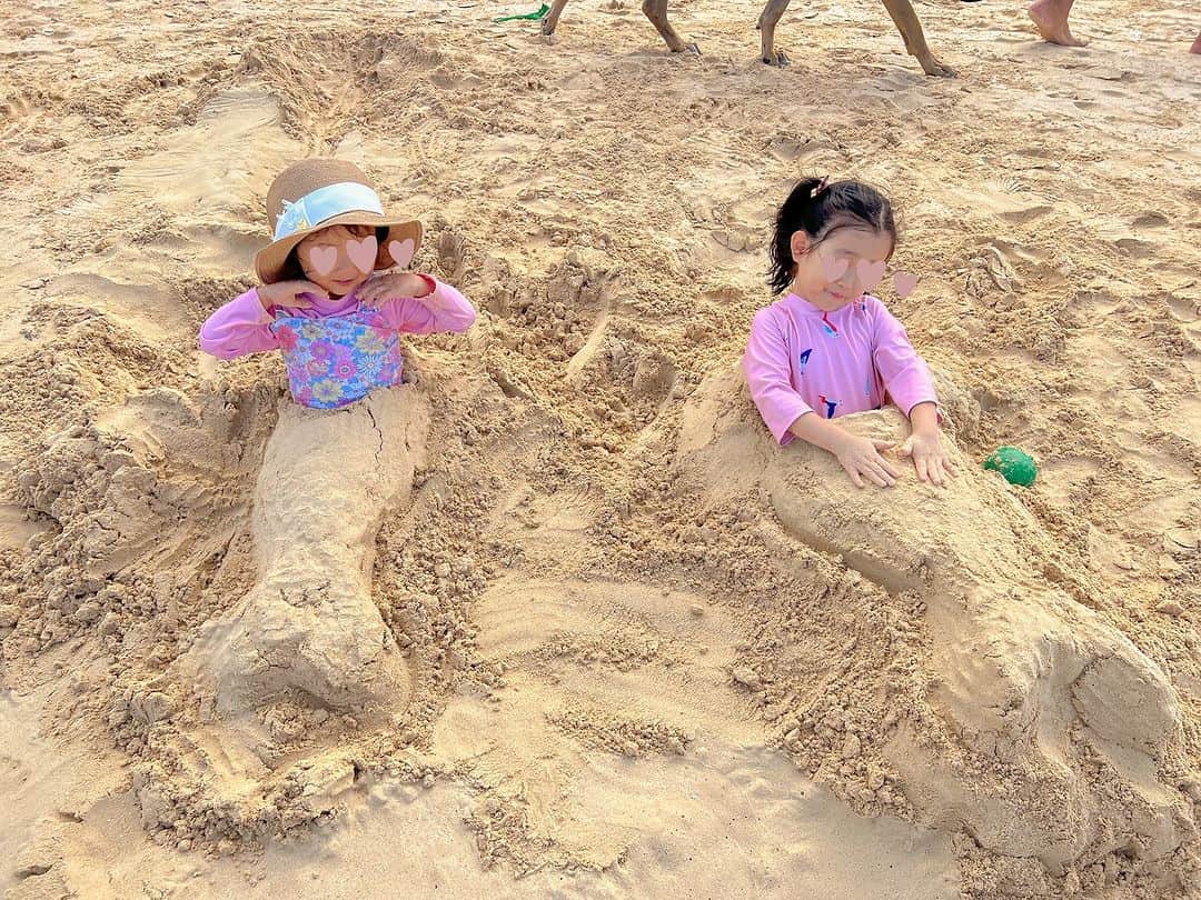 林弓束さんのインスタグラム写真 - (林弓束Instagram)「. 今回のハワイは 大好き仲良し家族も一緒でした✨ 仲良しのお友達がいて子供たちも楽しそうでなにより✨ . 今回のハワイでは我が家に色々なトラブルがあったのですが、本当に助けられたし心強かった😭🙏✨ とにもかくにもお友達ファミリーに大感謝❤️ . 素敵な思い出が増えました❣️ . . . .  #3歳  #女の子ママ  #2020年5月生まれ　#東京 #3歳女の子 #子連れハワイ #ハワイ旅行 #子連れハワイレポ #子連れハワイ旅行 #子連れ旅行 #hawaii #hawaiitrip #ママと娘 #母娘 #親子 #子供服 #こどもふく #まはりふく #ゆづしふく #東京ママ #親子コーデ #おやこーで #yzktrip」10月7日 17時58分 - hayashiyuzuka