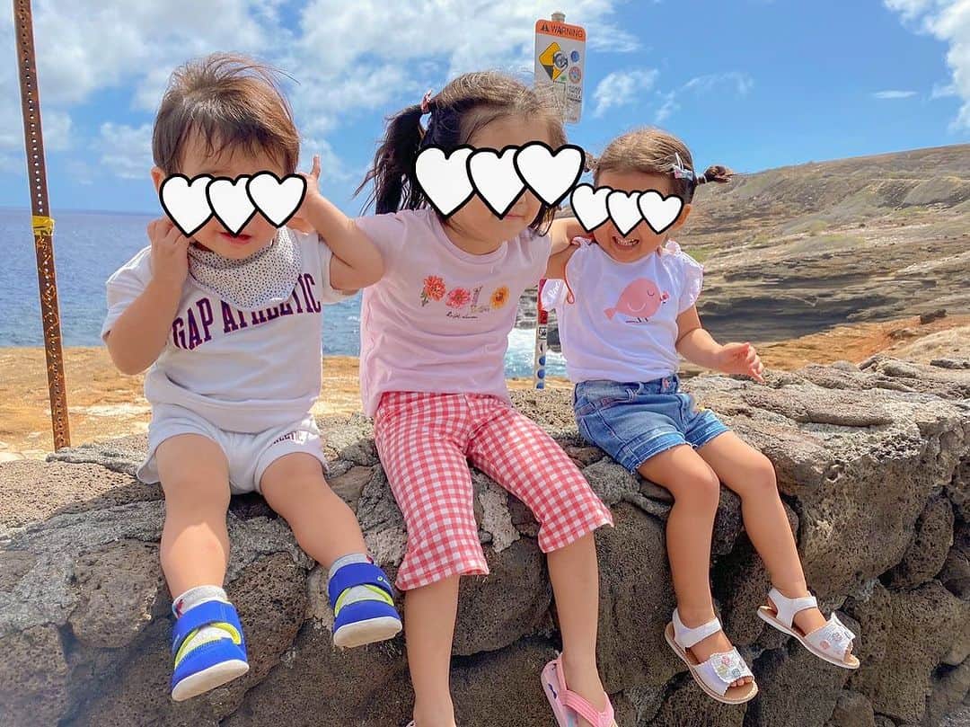 林弓束さんのインスタグラム写真 - (林弓束Instagram)「. 今回のハワイは 大好き仲良し家族も一緒でした✨ 仲良しのお友達がいて子供たちも楽しそうでなにより✨ . 今回のハワイでは我が家に色々なトラブルがあったのですが、本当に助けられたし心強かった😭🙏✨ とにもかくにもお友達ファミリーに大感謝❤️ . 素敵な思い出が増えました❣️ . . . .  #3歳  #女の子ママ  #2020年5月生まれ　#東京 #3歳女の子 #子連れハワイ #ハワイ旅行 #子連れハワイレポ #子連れハワイ旅行 #子連れ旅行 #hawaii #hawaiitrip #ママと娘 #母娘 #親子 #子供服 #こどもふく #まはりふく #ゆづしふく #東京ママ #親子コーデ #おやこーで #yzktrip」10月7日 17時58分 - hayashiyuzuka