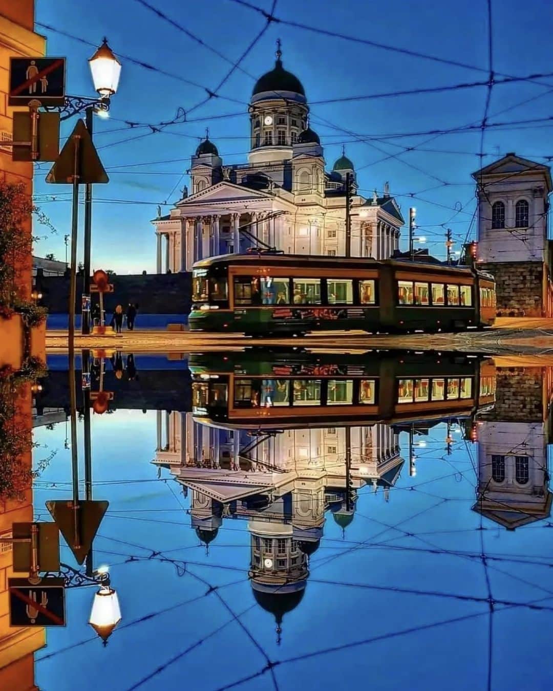 フィンランド政府観光局さんのインスタグラム写真 - (フィンランド政府観光局Instagram)「📸 ヘルシンキの写真スポットと言えば？  ⛪ ヘルシンキ大聖堂は、ほぼ間違いなくフィンランドで一番有名で、一番写真に収められている建物です。元老院広場の北側に立つ大聖堂は、新古典主義建築の素晴らしい建築物です。 ． 📸 @antsvahter Kiitos! 🙏 #visitfinland #ourfinland #visitfinlandjp #finland #北欧旅行 #travelgram #フィンランド #フィンランド政府観光局 #北欧 #travel #instatravel #travel #travelgram #travelling #traveler #旅したくなるフォト #旅行 #旅 #海外旅行 #travelphotography #旅行大好き #旅行好き #旅スタグラム #旅好き #ヨーロッパ旅行 #旅に出たい #トラベル  #myhelsinki #ヘルシンキ #建築」10月7日 18時07分 - visitfinlandjapan