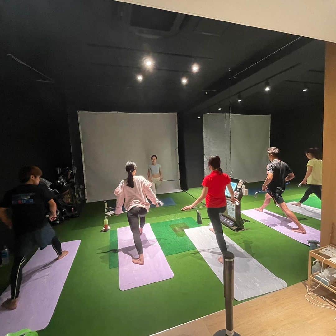 滝裕可里さんのインスタグラム写真 - (滝裕可里Instagram)「10月のヨガ教室のご案内】  8月から @golf_gt518  さんで 開催させて頂いているヨガイベント 【第三回 滝裕可里のヨガ教室】も 開催が決定しております🧘🧘‍♀️🧘‍♂️  運動の秋🍁 一緒に体を動かしましょう！  運動音痴でも大丈夫 体が硬くても大丈夫 体力がなくても大丈夫 人見知りでも大丈夫 ゴルフをしていなくても大丈夫  ちょっとでも気になった方は 一度来てみて😋お待ちしています！  ◾️日時 10月22日(日) 朝活ヨガ  1部 10時-11時/2部 12時-13時 ゴルフヨガ 3部 14時-15時 🈵  ◾️場所 @golf_gt518   ◾️持ち物　動きやすい服、飲み物、タオル (※ヨガマットレンタル　¥300)  ◾️料金  朝活ヨガ ¥5,500(税込) ゴルフヨガ ¥6,600円(税込)  すでにリピーターさんの ご予約も頂いております！  まだまだ募集中ですので 気になる方や質問がある方は お気軽にDMしてください☺️  ヨガを通して同じ時間を 一緒に過ごせることを楽しみにしています🙏🧡  #ヨガ #ゴルフ #スポーツ #運動 #ヨガイベント #ゴルフヨガ #滝裕可里のヨガ教室 #たきヨガ #運動の秋 #スポーツの秋 #ヨガの秋　 #ゴルフスクールでヨガレッスン」10月7日 18時08分 - takiyukari_official