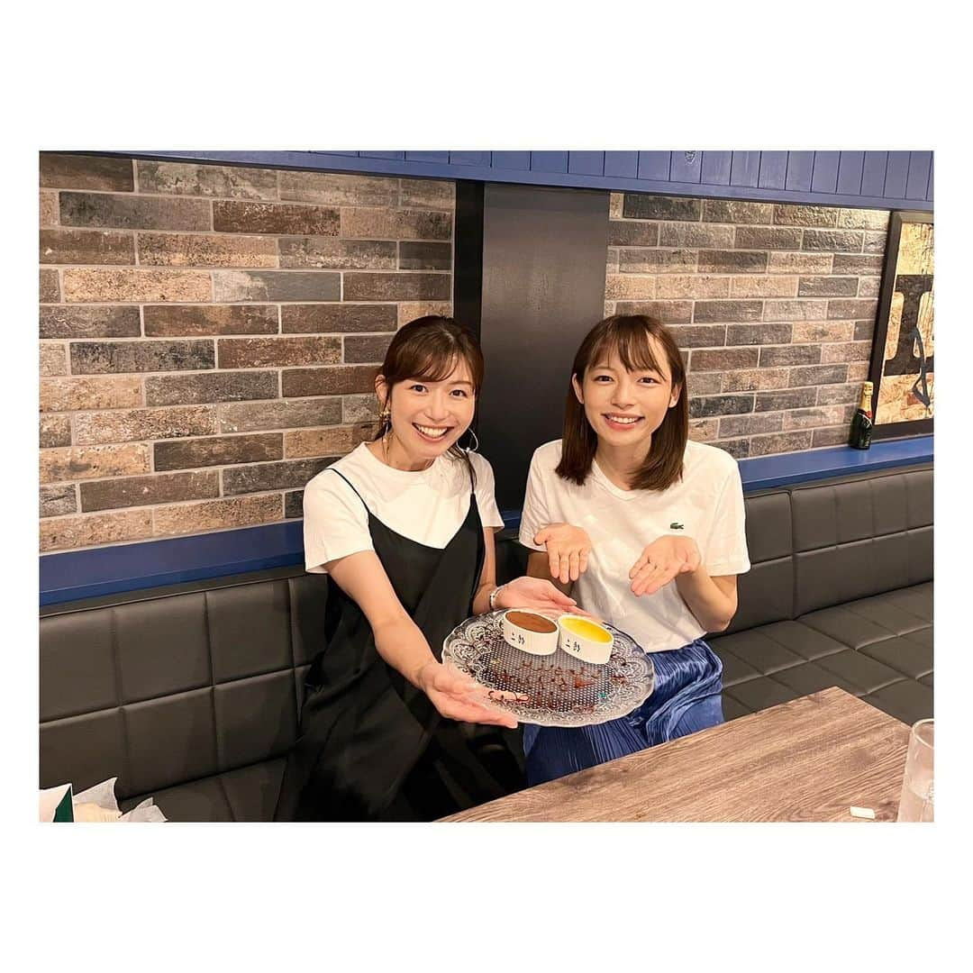 阿部芳美さんのインスタグラム写真 - (阿部芳美Instagram)「今週で産休に入る雅姉ちゃん🤰👶✨  入社してからずっと憧れで、 背中を追い続けている 尊敬する大好きな先輩😌❤️  スポーツ・情報番組・バラエティ・イベントetc.... これまで、同じ現場で仕事をさせてもらう機会が1番多かったと思います🎤🏃  仕事に常にストイック！ 画面には映らないところで、 これ以上ない準備をして 放送に臨む姿を間近で見てきました。 準備の大切さ、いっぱい学びました！📝  「こんな先輩になりたい」と、 私が雅さんを見て思ったように… 後輩達にも大切なことを伝えていきます！⭐️  プライベートでもお世話になりまくり🥹 (懐かしい写真が…笑)  雅さんとランチしたり、夜ご飯に行ったり、 休日にお出かけしたり🚗🍖 結婚式の司会までお願いしちゃいました☺️笑  私生活の色んな話ができる時間も 大好きです！！！🫶🌱  当たり前のように会社で会えていたので なかなか会えなくなることが少し寂しいのですが🥲！  きっとすぐ会えると思うので🍚✨笑 またいっぱいお喋りしてください🤭笑 元気なベビちゃんに会えるのを楽しみに… 雅姉ちゃん！行ってらっしゃい👋🎉  #平山雅 #阿部芳美 #産休 #育休 #中京テレビ」10月7日 18時16分 - yoshimi_abe0410