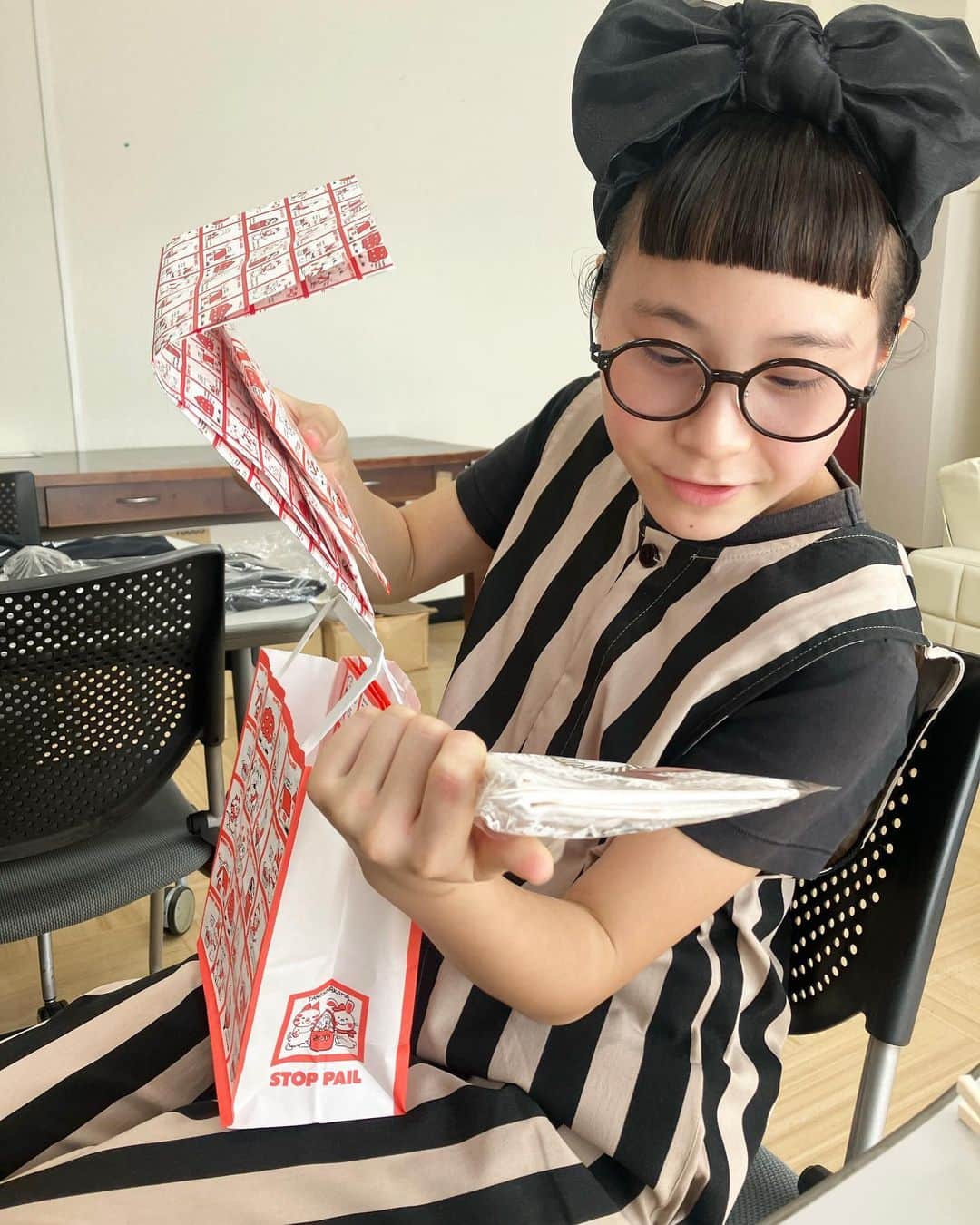 りんか & あんな（ツインガールズ）さんのインスタグラム写真 - (りんか & あんな（ツインガールズ）Instagram)「四ツ谷海苔まつり☺︎ @letsisobeyaki  とーっても楽しく☺️ 2人の事をずっと応援してくだっている方々もたくさん来て頂き本当に嬉しかったです🥰 たくさんお話しできて、皆様の優しさを吸収して帰りました🤭 また会える日まで☺︎ みなさーん海苔をたくさん食べましょう＾＾ 2人磯部焼き止まらなくなり2つ食べてた🤭🤭 すっごく楽しいイベントに呼んで頂き感謝です🙇‍♀️ #みをなさんと撮れていないので次あれば集合写真とりましょう🤭」10月7日 18時13分 - matsuko0621