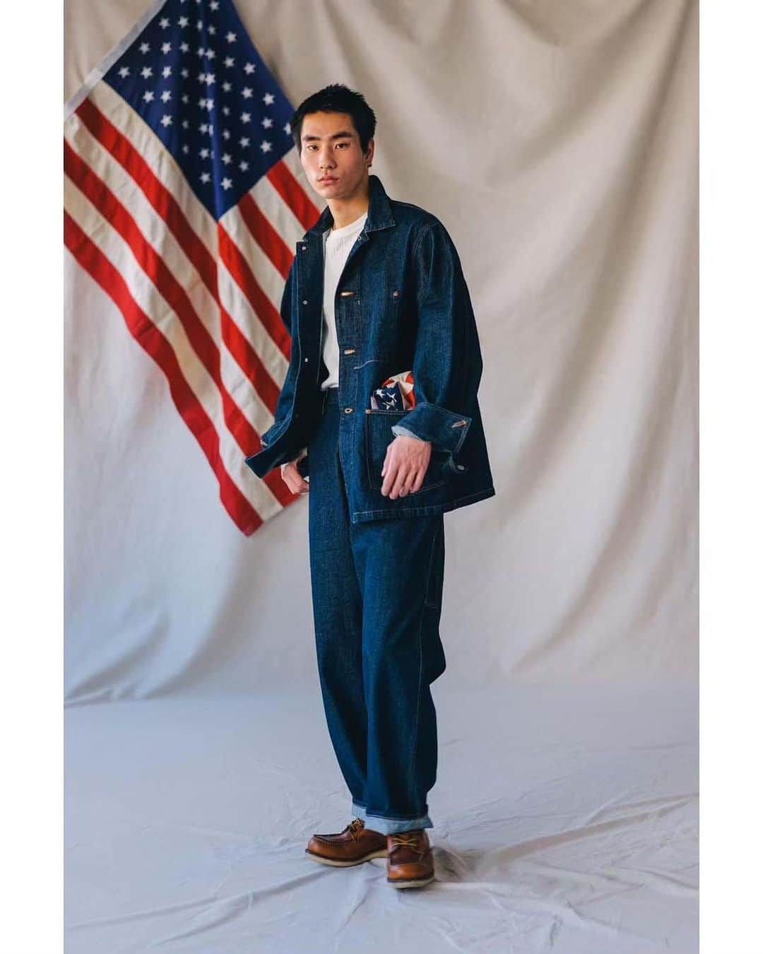 ジョンブルさんのインスタグラム写真 - (ジョンブルInstagram)「⁡ 2023 AUTUMN & WINTER America-Made Denim ⁡ 2023 AUTUMN & WINTERにローンチした【America-Made Denim】のセカンドデリバリーが10/6（金）各店舗に到着いたします。 ⁡ USコットンをメインに使用したJOHNBULLオリジナルの12OZデニムは特殊な紡績方法とエコな染色を施した唯一無二のデニムとなっています。 ⁡ 製品加工はアメリカの伝統色からインスピレーションを受けたブルーのグラデーションで第二段は濃いインディゴカラーが並びます。 ⁡ 一部店舗での限定アイテムですので、ぜひお近くの店舗にてご覧ください。 ⁡ ⁡ 「MOTOR CITY」JACKET  lot.US233L05/￥33,000 tax in ⁡ 「HIGH CITY」PANTS  lot.US233P05/￥25,300 tax in ⁡ ⁡ ⁡ ＜展開店舗＞ JOHNBULL 表参道店 JOHNBULL 新潟店 Johnbull Private labo 岡山店 Johnbull Private labo 博多店 JOHNBULL HEAD HARBOR グランフロント店 JOHNBULL HEAD HARBOR 二子玉川ライズ店 ⁡ ⁡ ⁡ #johnbull #AmericaMadeDenim #johnbulldenim #2023AW #ジョンブル  #ジョンブルデニム #デニム #ジーンズ #USコットン」10月7日 18時16分 - johnbull_private_labo