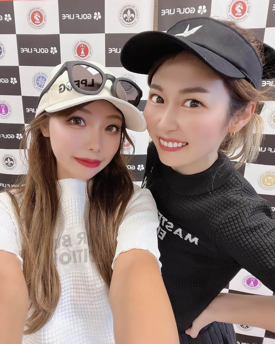 mimiのインスタグラム：「先日の思い出スクランブル競技公開⛳️最後までみてね👀  チーム名は姫と仲間たち👸 会場は　姉ヶ崎カントリークラブ 東コース⛳️  @hime___golf  とお揃いのウエアで凸ってきたよ♪  初めてゴルフしてNICEショットした時に"ありがとう🤩"って言い合う体験をしたのが私的優勝だった🏆  結果はビリタイ🐟なんだけど、右肩上がりの🔥兆し🔥  動画①ここのゴルフ場推しの "あねリッチ🧋"これが美味しいんだ！  動画②ショートホールで大きめ持った私！ 動画③からのちょいオーバーで姫が手前から攻めてNICEピンワキ📍‼️ ハイタッチ🤚❤️ (そのNICEショットは姫の投稿へ)  動画④茶屋マンゴー🥭ジュースも神ってた  動画⑤1人4球ティーショット採用しないといけないルールで、最後ここでミスったら私の採用チャンスが無い場面の集中ドライバー  動画⑥最終ホールの待ちでみんなを盛り上げようとソロ円陣組んた人👵  ベストボールで作戦練りながら、急遽のエンジョイ🏌️‍♀️ みんなでベストを尽くす🔥 シャンク出ないようにが強くて内から振る笑  夏の思い出、サイコーだった🤩⛳️  #ゴルフ女子#ゴルフ男子#ゴルフ初心者#ゴルフバカ #ゴルフ動画  #ゴルフスイング #スイング動画  #ゴルフ好きな人と繋がりたい #ゴルフ好きと繋がりたい#ゴルフコーデ#インスタゴルフ部#インスタゴルフ女子 #ゴルフ大好き#ゴルフ練習#ゴルフ上手くなりたい#golf#golflife#golfer#golfgirl#ゴルファー#ゴルフ動画 #姉ヶ崎カントリー倶楽部  #ゴルフスクランブル」