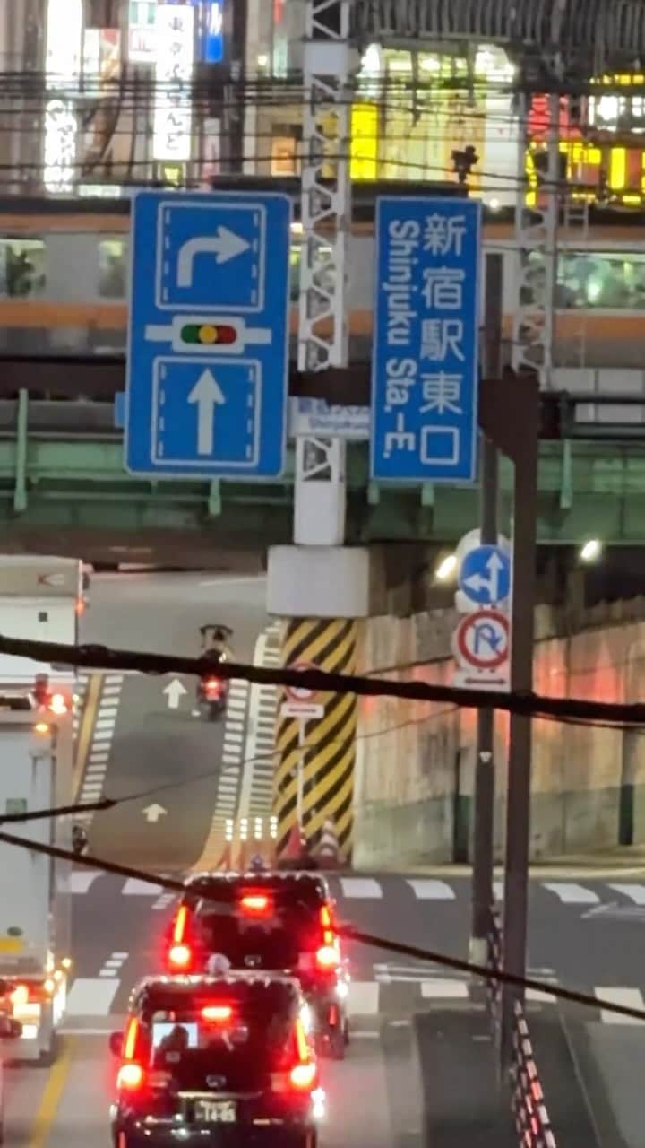 弓月ひろみのインスタグラム：「Tokyo Night 🌙 iPhone 15 Pro Max  5x Zoom！夜の新宿を撮って出し加工なし5倍ズームでどこまでイケる？」
