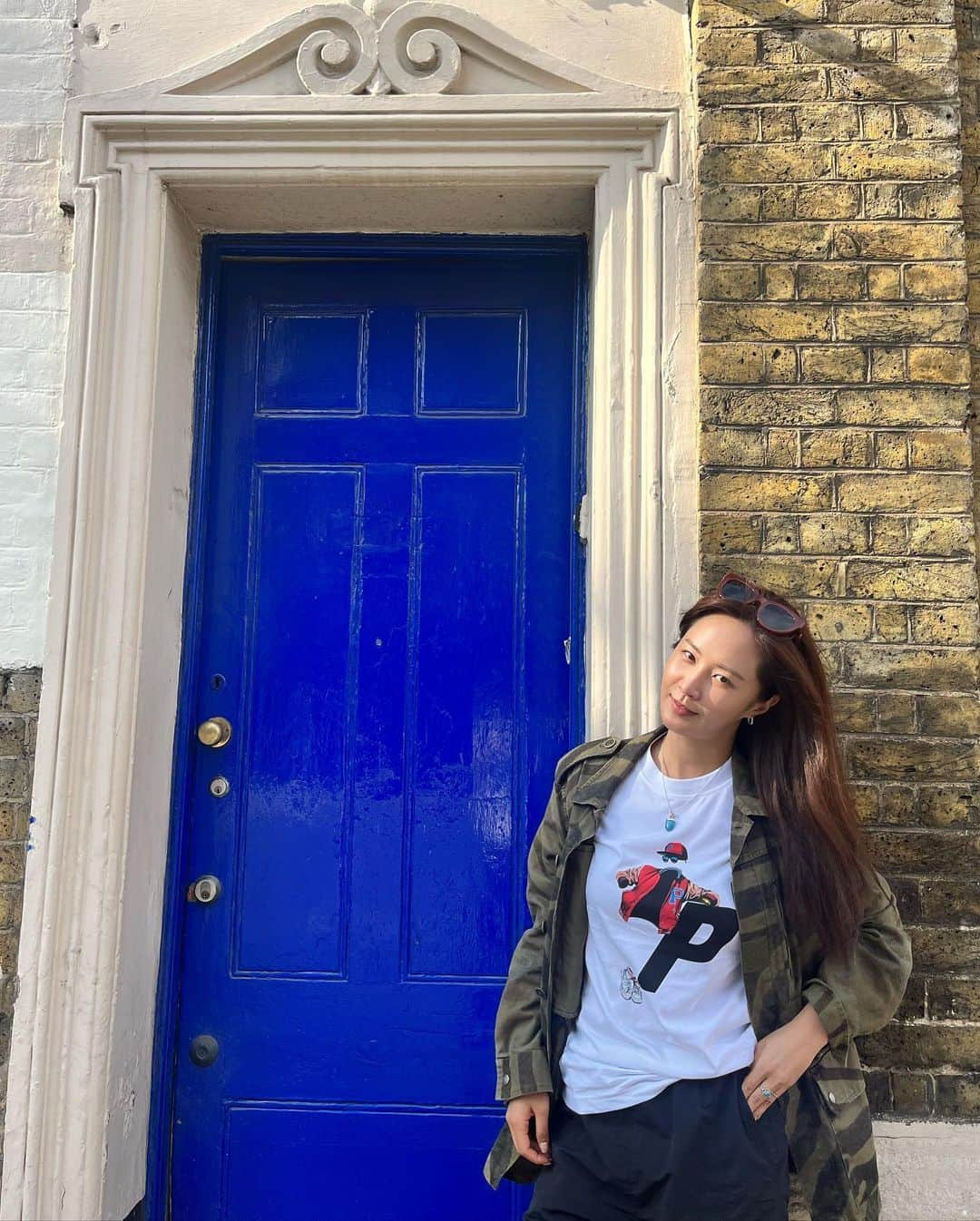 ユリ さんのインスタグラム写真 - (ユリ Instagram)「🇬🇧🖤  #london #palace  #regentspark #friezemasters」10月7日 18時28分 - yulyulk