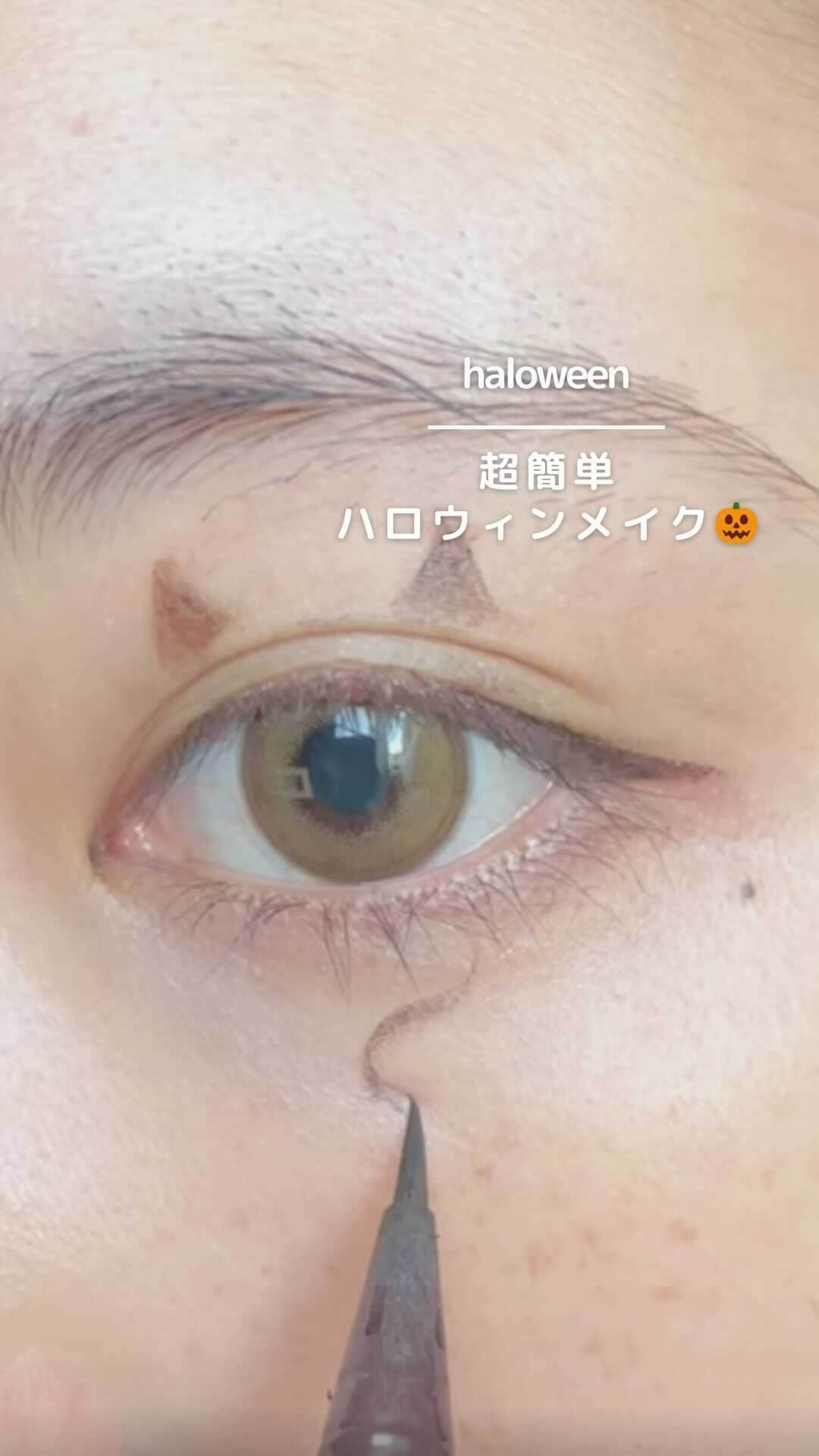 arine-beautyのインスタグラム：「【ハロウィンに使えるアイラインメイクやってみた🎃】　  🎁  いつもイイねやコメントありがとうございます！ ____________________ 美容情報メディアアカウント「Le lait | ルレ」公式アカウント ・新作コスメ情報 ・毎日のメイクが楽しくなるコツ ・コスメ活用裏技 などなど、 コスメ大好き編集部がタメになる美容情報をお届け！ ____________________ #ハロウィン #ハロウィンメイク #猫メイク #アイライナー #コスプレ」