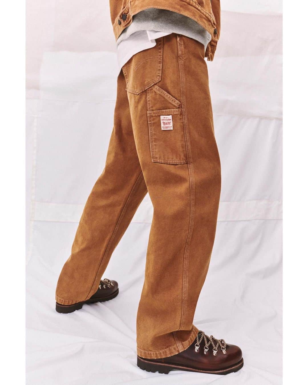 Levi's Japanのインスタグラム：「LEVI’S® WORKWEAR  WORKWEAR 565™ Utility Canvas Pants  #Levis  #utilitypants #workwear #workwearstyle #workwearfashion #loose #リーバイス #デニム #デニムコーデ  #ルーズデニム #ワークウエア #ユーティリティ」