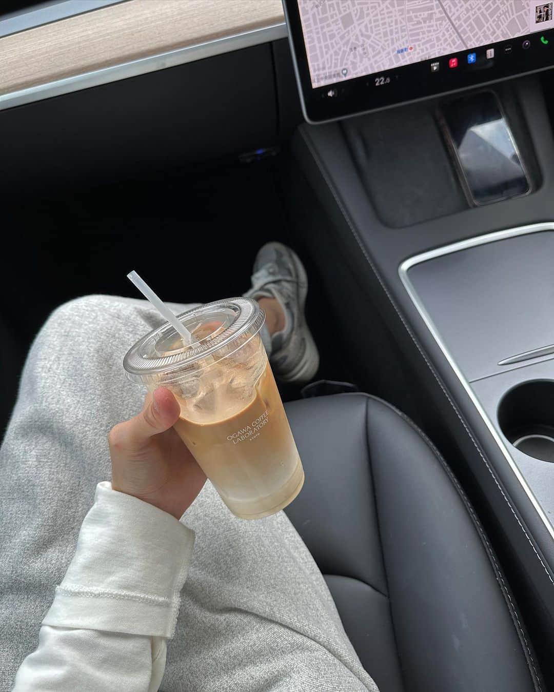 藤田ななみのインスタグラム：「久しぶりの小川珈琲☕️ takeoutしました🥡 快適すぎる…🚗」