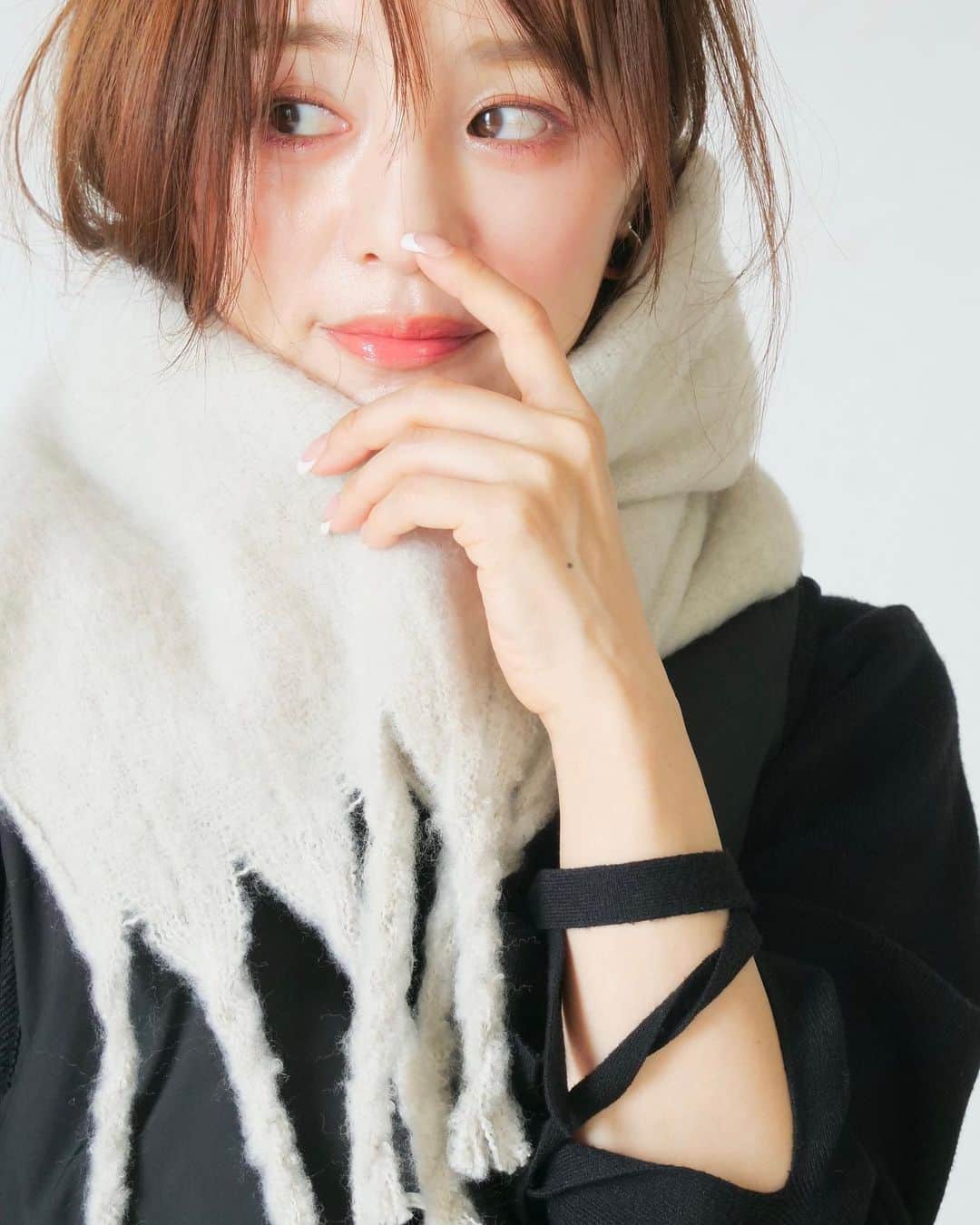 田中亜希子のインスタグラム：「私がつくった小柄さんブランド @unliens.jp 。  秋冬のコレクションは 10/11 18:00発売になります。 コンセプトは"服とわたしのいい関係"。 (詳しくはブランドアカウントに)  今回は私個人的に色々ありましたが、、あきらめずに頑張ってきたので、とても感慨深いです！まわりのみんなの支えがあって発売日まであともう少しです♡アイテムは少しづつ紹介させてください＾＾  明日か明後日はアイテム紹介LIVEを、発売日には着用LIVEをします！ ぜひご覧いただけたら幸いです♡  #小柄コーデ#小柄女子 #低身長コーデ #低身長ファッション #おちびの輪 #シンプルコーデ#petitefashion #petiteoutfit #petitestyle」