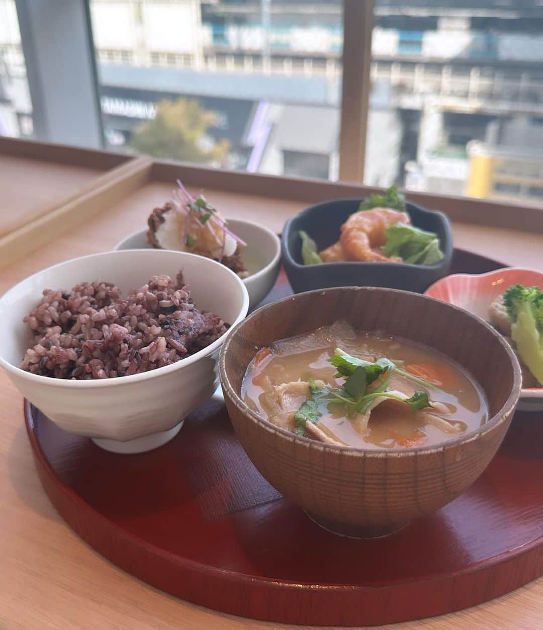 渡辺葉月さんのインスタグラム写真 - (渡辺葉月Instagram)「🧸🏷‪‪‪‪‬  オーバーサイズのニット着て たまには、ゆるーいかんじ❤︎‬  最近、体に良さそうなごはん食べることにハマってる◎ 魚とか食べてる、よ🐟！  #chanoma」10月7日 18時41分 - hazu.1123