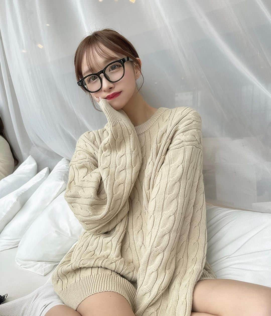 渡辺葉月のインスタグラム：「🧸🏷‪‪‪‪‬  オーバーサイズのニット着て たまには、ゆるーいかんじ❤︎‬  最近、体に良さそうなごはん食べることにハマってる◎ 魚とか食べてる、よ🐟！  #chanoma」