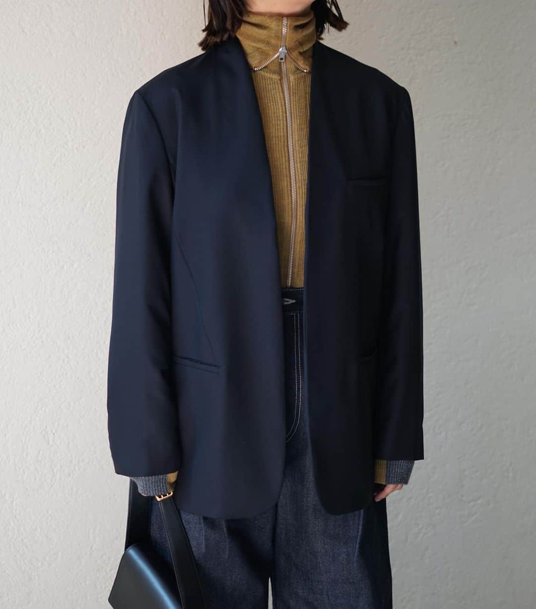 【ANN DE ARKさんのインスタグラム写真 - (【ANN DE ARKInstagram)「⁡ 【styling】 ⁡ tops: INSCRIRE jacket:seya pants: Graphpaper bag: JILSANDER shoes: GANNI ⁡ ⁡ 詳しくはオフィシャルサイト【ARKnets】にて。 ■商品や通信販売に関しまして ご不明な点がございましたらお気軽にお問い合わせください。 ----------------------------------- オフィシャルサイトの在庫と店頭在庫は共有しております。 商品に関しましては、お気軽にコメントや店舗までお問い合わせください。 ⬇︎⬇︎⬇︎ @ann_de_ark  @arknets_official ⁡ #fashion #栃木 #宇都宮 #ショップ #セレクトショップ　#arknets #anndeark #seya #inscrire #graphpaper #ganni #jilsander  ⁡ -----------------------------------」10月7日 18時52分 - ann_de_ark