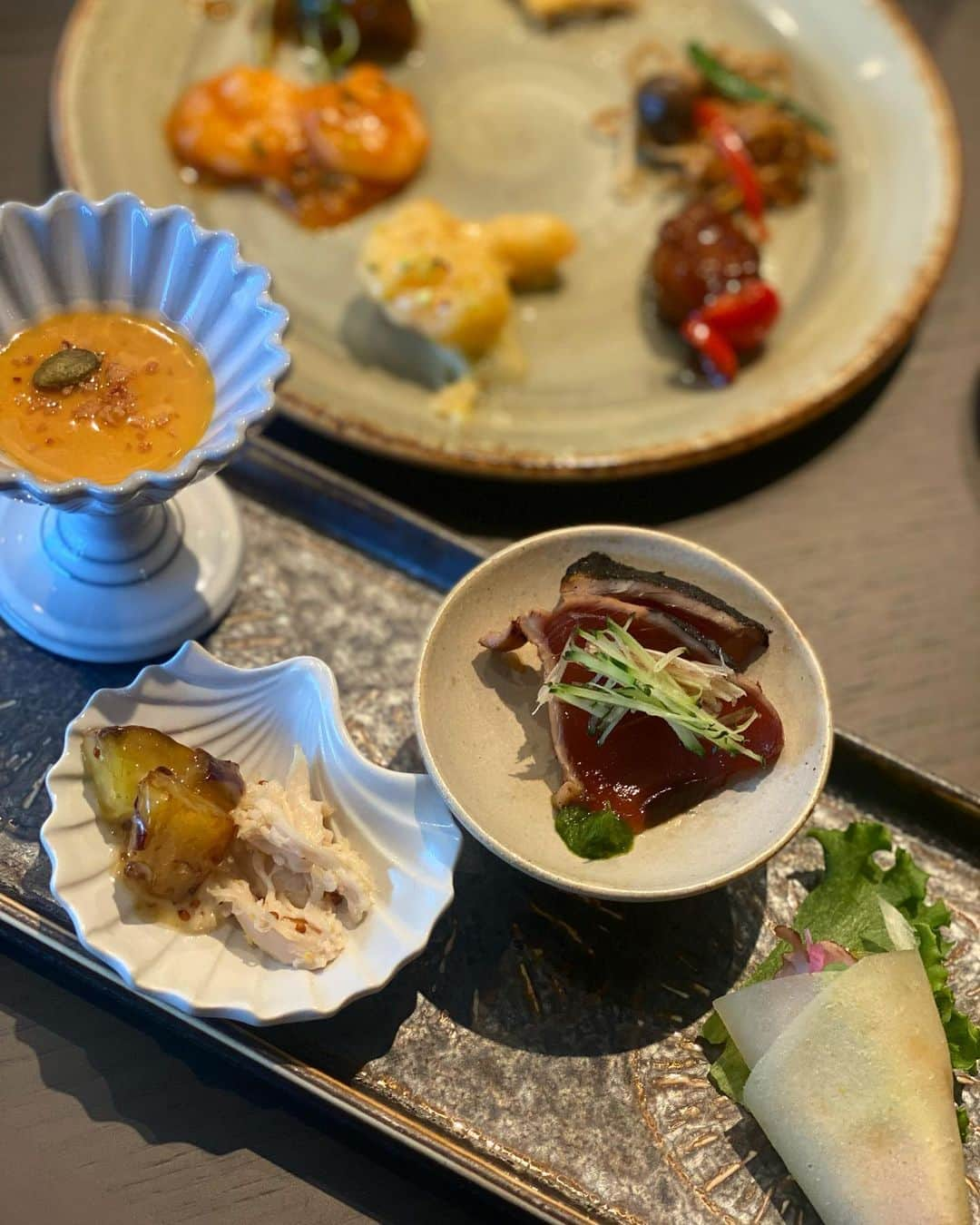 Licaさんのインスタグラム写真 - (LicaInstagram)「ヒルトン名古屋 @hiltonnagoya の王朝でランチビュッフェしてきたよ🍽️🇨🇳 . ホテルのレストランで特別感のある空間がテンション上がる☺️✨ . 全体的にどれも美味しかったけど、私はエビのホットマヨネーズ、内堀醸造 臨醐山黒酢の酢豚が特に好きだった😍 デザートの柿ムースも美味しくて友達とおかわり沢山しちゃったよ😋🧡 . いろんなものをちょこちょこ食べて、お気に入りのものをおかわりできるビュッフェって楽しくて嬉しいよねぇ🥰 . ごちそうさまでした🙇🏼‍♀️❤️ . #PR #ヒルトン名古屋 #hiltonnagoya #中国料理王朝  #チャイニーズランチビュッフェ #ランチビュッフェ」10月7日 18時50分 - lica829