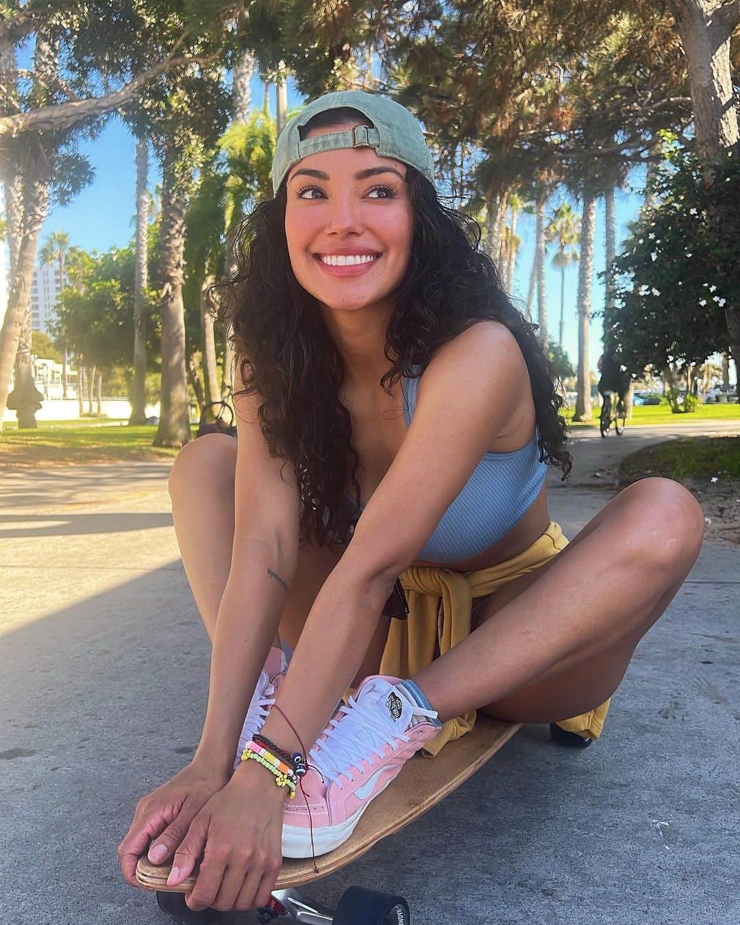 ゼリカ・シルバーのインスタグラム：「Tonita Hawk 🛹 #longboarding」