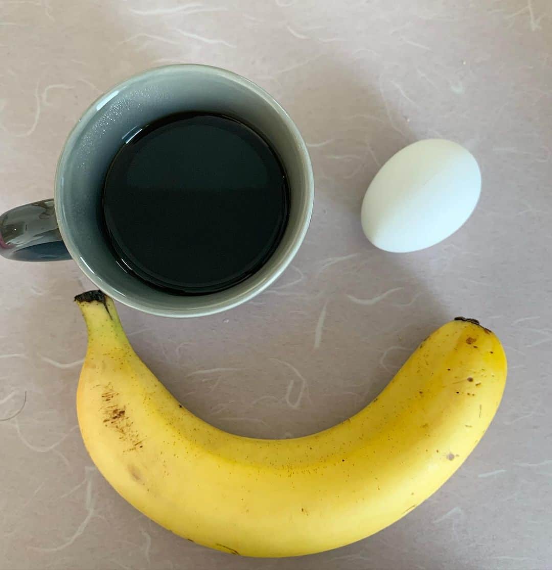 黒沢薫のインスタグラム：「おはよう奈良。 #morning #breakfast #coffee #egg #banana #instafood #モーニングsmile #ヒアナウ #奈良」