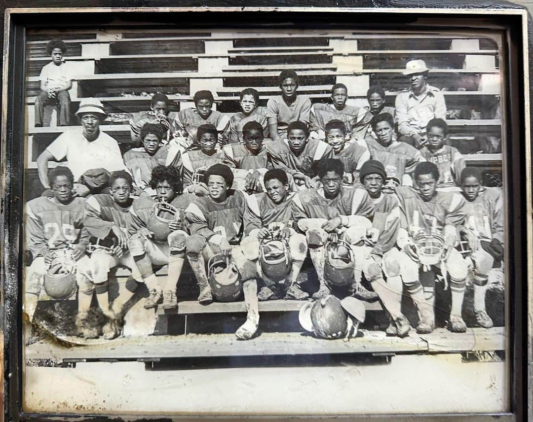 ジェフリー・ライトさんのインスタグラム写真 - (ジェフリー・ライトInstagram)「Found this cleaning up my basement after the rains last week. DC - 1975. 75lb! football. (I probably weighed less than 70.) Metropolitan Police Boys Club #6. Maybe the best team I ever played on in any sport. Rough boiz!! Lax team senior year of college was up there, but I got hurt early (and started acting) and played awful after. That year with #6, we had not one point scored on us all season, until the championship game against #11 (hard dudes, no question), which we lost on a fumble returned for a TD. The man at the upper right corner was a MPD detective and our head coach - Coach Jarrell. Friend of my mom knew him and took me up to NW from SE to play on his team. When he said to get a thing done, it got done. We did it. More out of respect than fear. But there was a li’l fear in there, too! What a teacher. Tremendous coach - disciplined, dedicated, wanted our best - expected it - taught us how to bring it out and praised us when we did . Great days for us kids. A great league for the city. And smart. I wonder what became of all of them.」10月7日 10時06分 - jfreewright