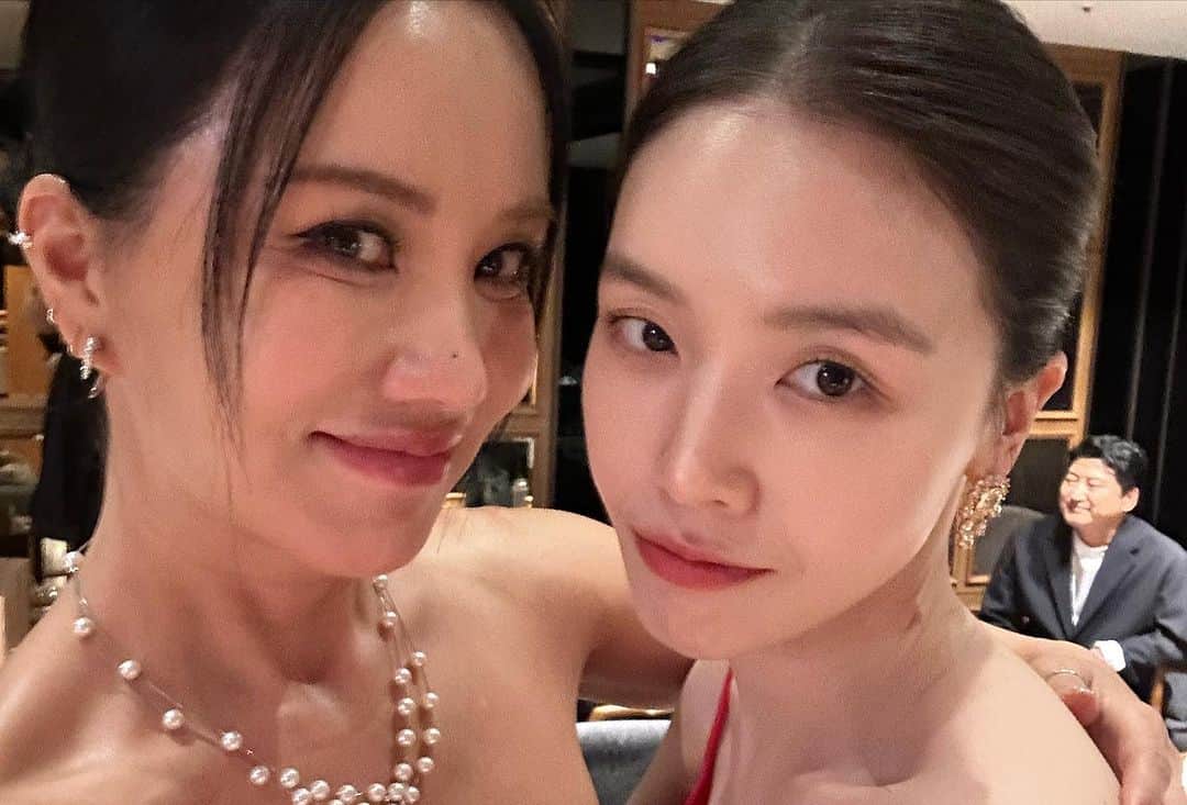 オム・ジョンファさんのインスタグラム写真 - (オム・ジョンファInstagram)「화사한그녀 시사회.  많이 웃어주셔서 행복했어요 !!#화사한그녀 #시사회 #missfortune」10月7日 10時07分 - umaizing