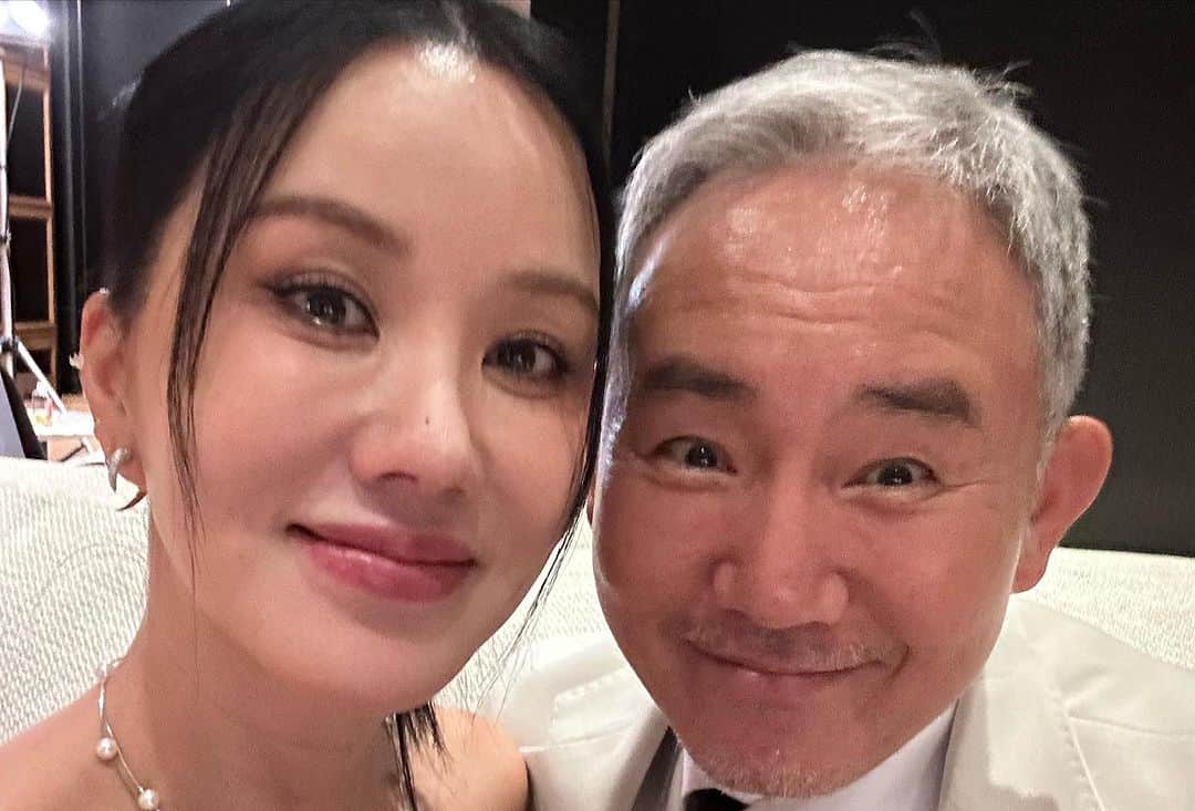 オム・ジョンファさんのインスタグラム写真 - (オム・ジョンファInstagram)「화사한그녀 시사회.  많이 웃어주셔서 행복했어요 !!#화사한그녀 #시사회 #missfortune」10月7日 10時07分 - umaizing