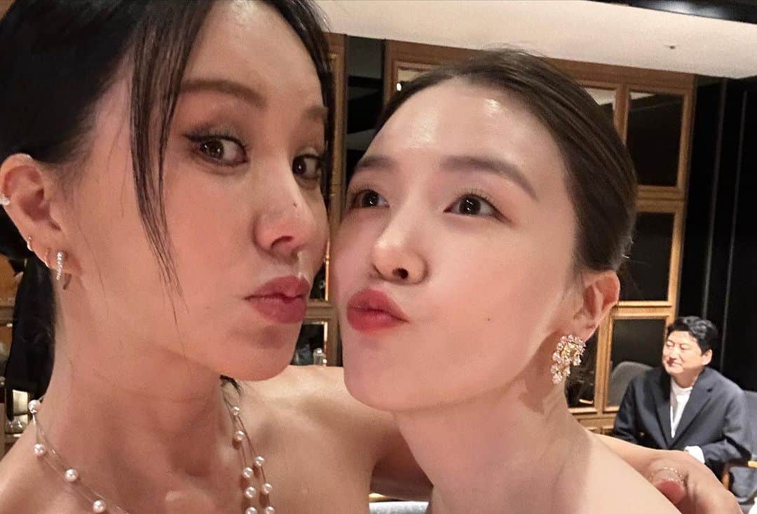 オム・ジョンファさんのインスタグラム写真 - (オム・ジョンファInstagram)「화사한그녀 시사회.  많이 웃어주셔서 행복했어요 !!#화사한그녀 #시사회 #missfortune」10月7日 10時07分 - umaizing
