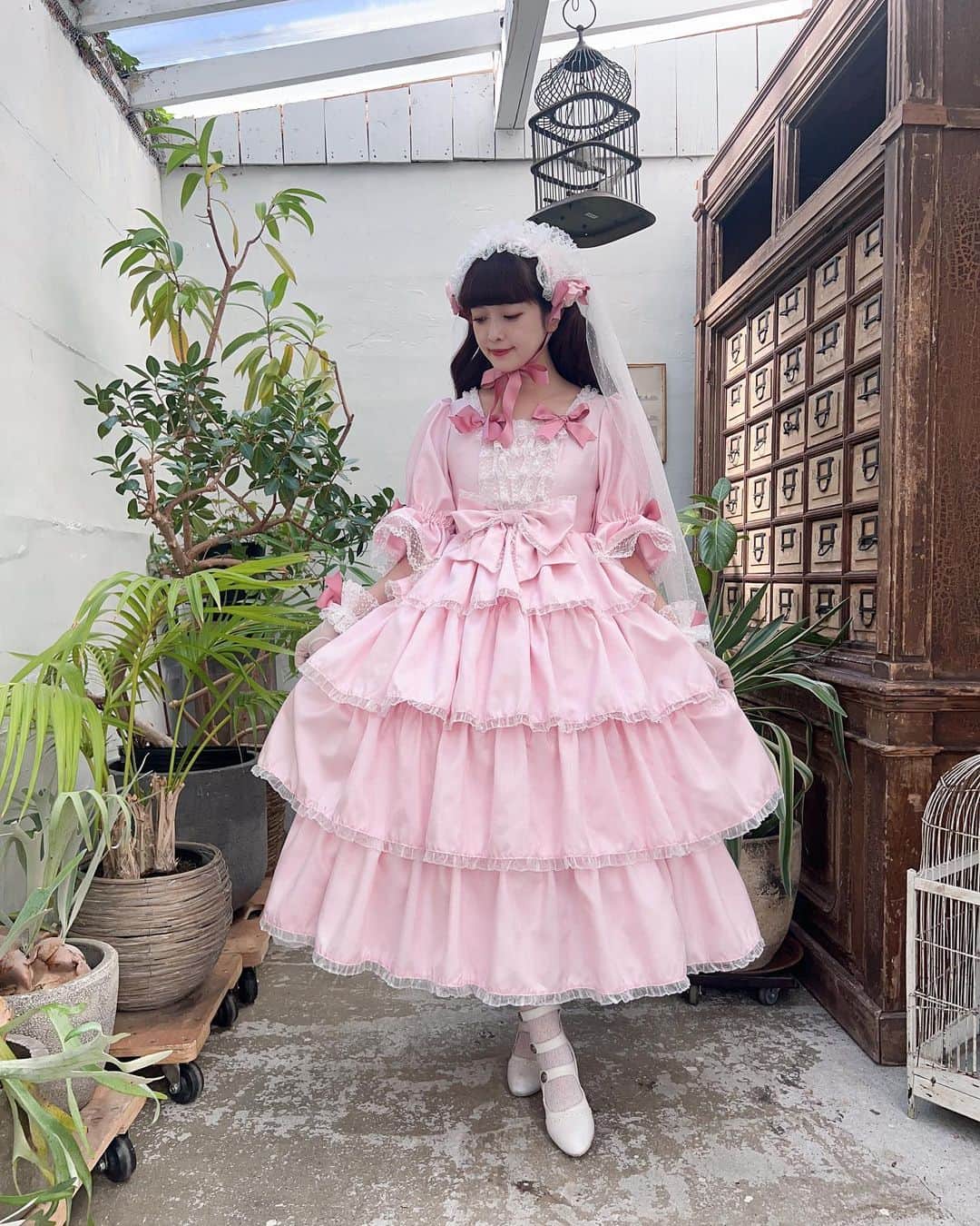 青木美沙子さんのインスタグラム写真 - (青木美沙子Instagram)「乙女ソーイングbookの撮影💕 毎回本当に可愛すぎるお洋服な小物たち❣️  これが手作りで出来るなんてすごい‼️  ピンクの姫ロリゴージャスでしたっ💕  乙女ソーイングbook発売お楽しみに💕」10月7日 10時17分 - misakoaoki