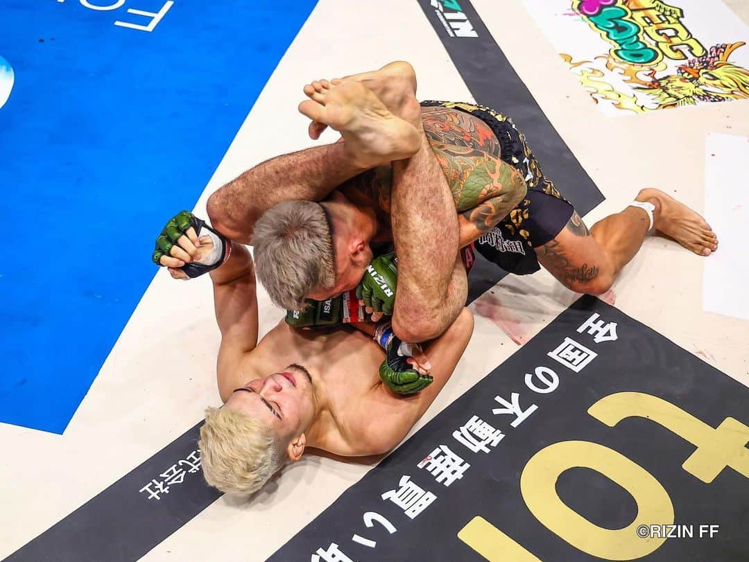 RIZIN FF OFFICIALさんのインスタグラム写真 - (RIZIN FF OFFICIALInstagram)「#RIZIN_LANDMARK6 Match,7 “𝐒𝐭𝐢𝐥𝐥 𝐔𝐧𝐛𝐞𝐚𝐭𝐞𝐧” ---------------- @fatninja_official defeats @animalkojimma by SUB(Triangle Choke) 3:40 of Round 1.  #rizin #rizinff #mma #fighter #igortanabe」10月7日 13時00分 - rizin_pr