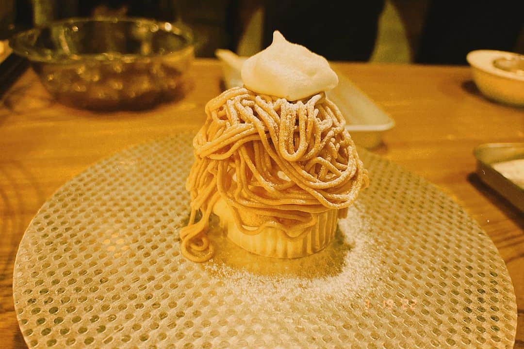 松井玲奈のインスタグラム：「#STP2023 が10/6アップリンク吉祥寺から公開がスタートしました。 私の出演するショートフィルム『モンブラン』は、親子の思い出の味モンブランを巡る物語です。 大切な人との思い出の味ってなんだろうと、見終えた後思いを巡らせてもらえたら嬉しいです。  各上映館で来場特典リーフレット配布もおこなわれるそうです。 10/6(金)〜 アップリンク吉祥寺(東京) 11/3(金)〜 刈谷日劇(愛知) 11/18(土)〜 第七藝術劇場(大阪)  よろしくお願いします🌰✨」