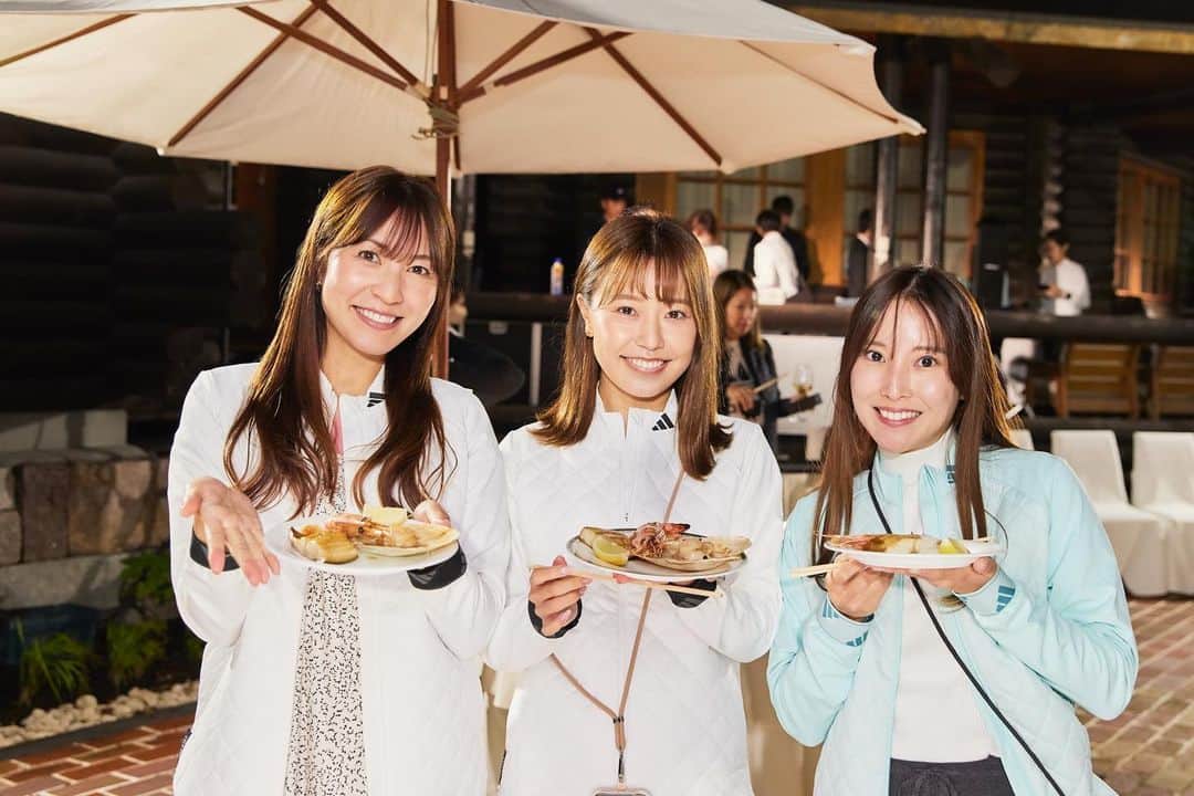 のインスタグラム：「.  adidas Golf  ULTIMATE365 TOUR EXPERIENCE 2023  カメラマンさんのデータ頂きました📷✨  素敵に撮ってくださいました🫶😍  夜の北海道は少し寒かったけど、このダウンのおかげで暖かかった🧡 肩周りが動きやすいからアウター着たままでも過ごしやすい😊  .  .  #adidas #PR #giftedbyadidas #ニドムリゾート  #アディダスゴルフ  @adidasgolf @adidastokyo」