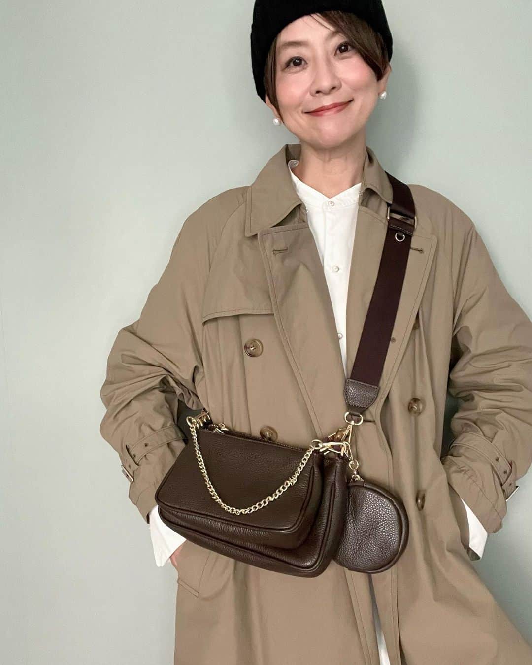 のインスタグラム：「10月12日（木） 21:00〜 Gomyo marche 開店しまーす🎉 19:00〜の インスタライブでアイテムのご紹介をして、 21:00〜ネットショップオープンします😙  今回も「これいい！」と思ったコスパの良いアイテムを厳選✨ご用意しました〜🙌  マルチウェイのオウレンティのバッグはいったい何通り使えるの😆⁈だし、 フランスらしい優しい発色のトリコットジーンマークでは、何かと便利なアイテム、ベストのモスグリーンをオーダー💚 毎年大人気のカシミヤグローブもあるし、 LELLE🇮🇹のシルクスカーフはバンダナ柄。首に巻いたりバッグにつけたり〜あれもこれも…… 今回とにかくたくさんありまーーす😂  アイテムの数やば！  買い付け過ぎたーー😂  1時間のインスタライブで時間足りるのかな😂？ 爆速でご紹介しますねー😂 お楽しみに〜😆🙏  #gomyomarche#インスタライブ  お店のURLは 出来次第、プロフィール欄に貼りまーす😆（ざっくりですみません〜）」