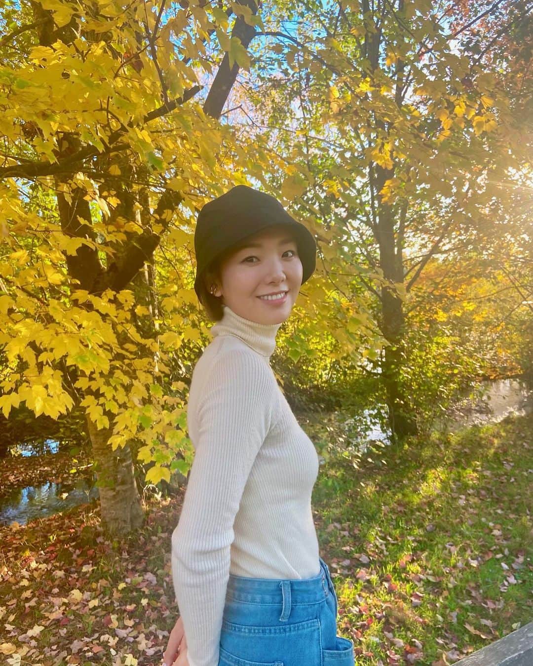 のインスタグラム：「バンクーバーに来ました🍁  こっちは涼しくて紅葉が始まってる！きれい！」