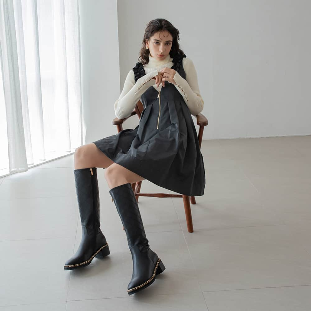 RANDAさんのインスタグラム写真 - (RANDAInstagram)「. 【LONG BOOTS COLLECTION】   秋冬の大定番ロングブーツ。 フェミニンなスタイルには丁度いいスパイスを、カジュアルなスタイルには女っぽさを出してくれる万能ロングブーツを。 バランスよく着こなすためのコーディネートをご紹介します🤎  ──────────  ※詳細は @randa_pic プロフィールURLよりご覧ください！  #RANDA #RANDA20th #2023aw #autumn #wintter #ロングブーツ #新作ブーツ #秋服 #秋コーデ #autumncoordinate #instafashion #fashion #ootd #ランダ  #ファッション #スタイリング」10月7日 11時00分 - randa_pic