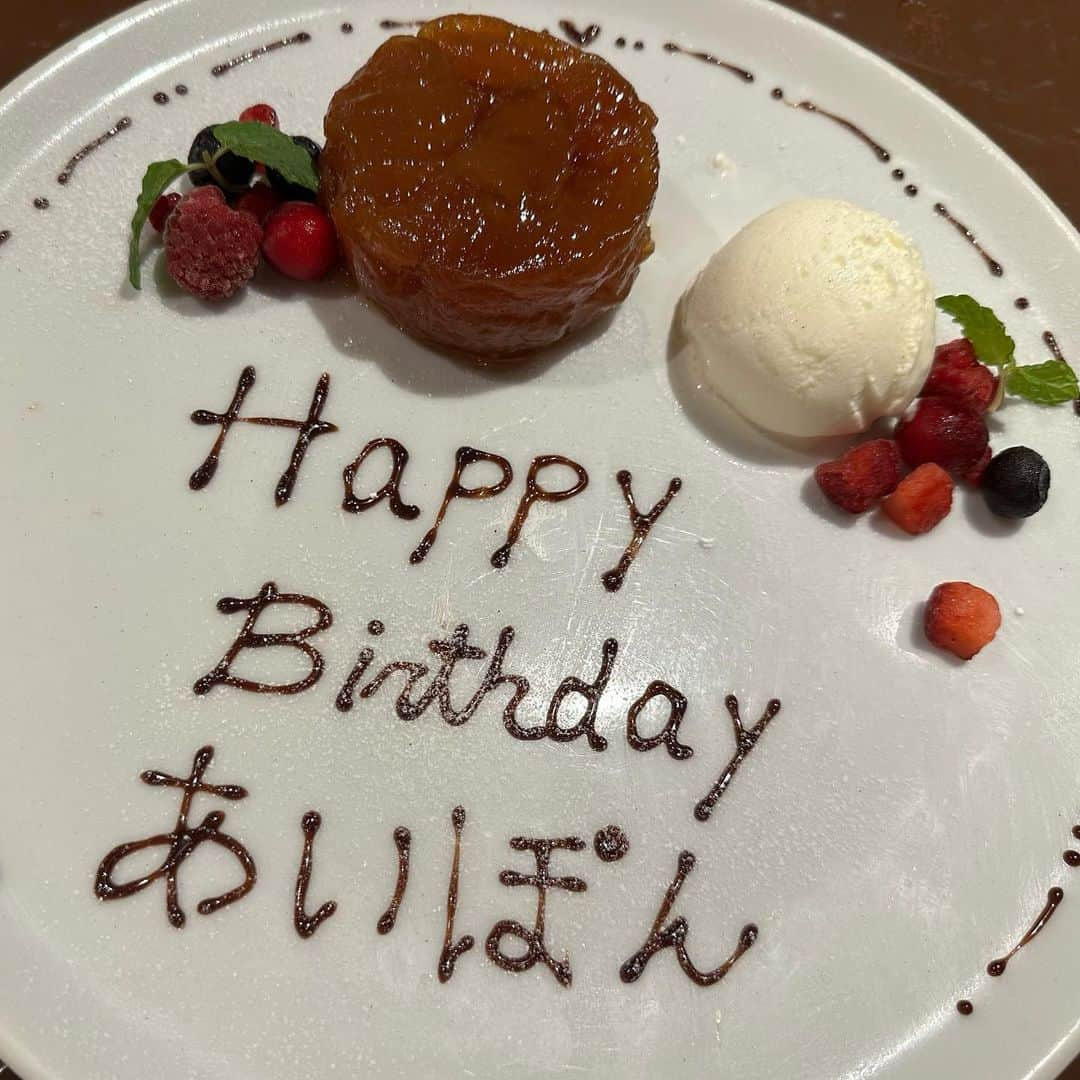 根岸愛さんのインスタグラム写真 - (根岸愛Instagram)「🤍🎂🤍 . 大好きなお友達に お祝いしていただきました🥰 自分の好きなペースで話したり会ってくれる人達だから みんな気を遣わなくて居心地が良い そんな仲間がいる事が幸せです💕 名前入りの風船も可愛くて嬉しかった🥺🎈 . #happybirthday #birthday #birthdayparty #birthdaygirl  #風船 #かわいい」10月7日 11時04分 - negishiai927