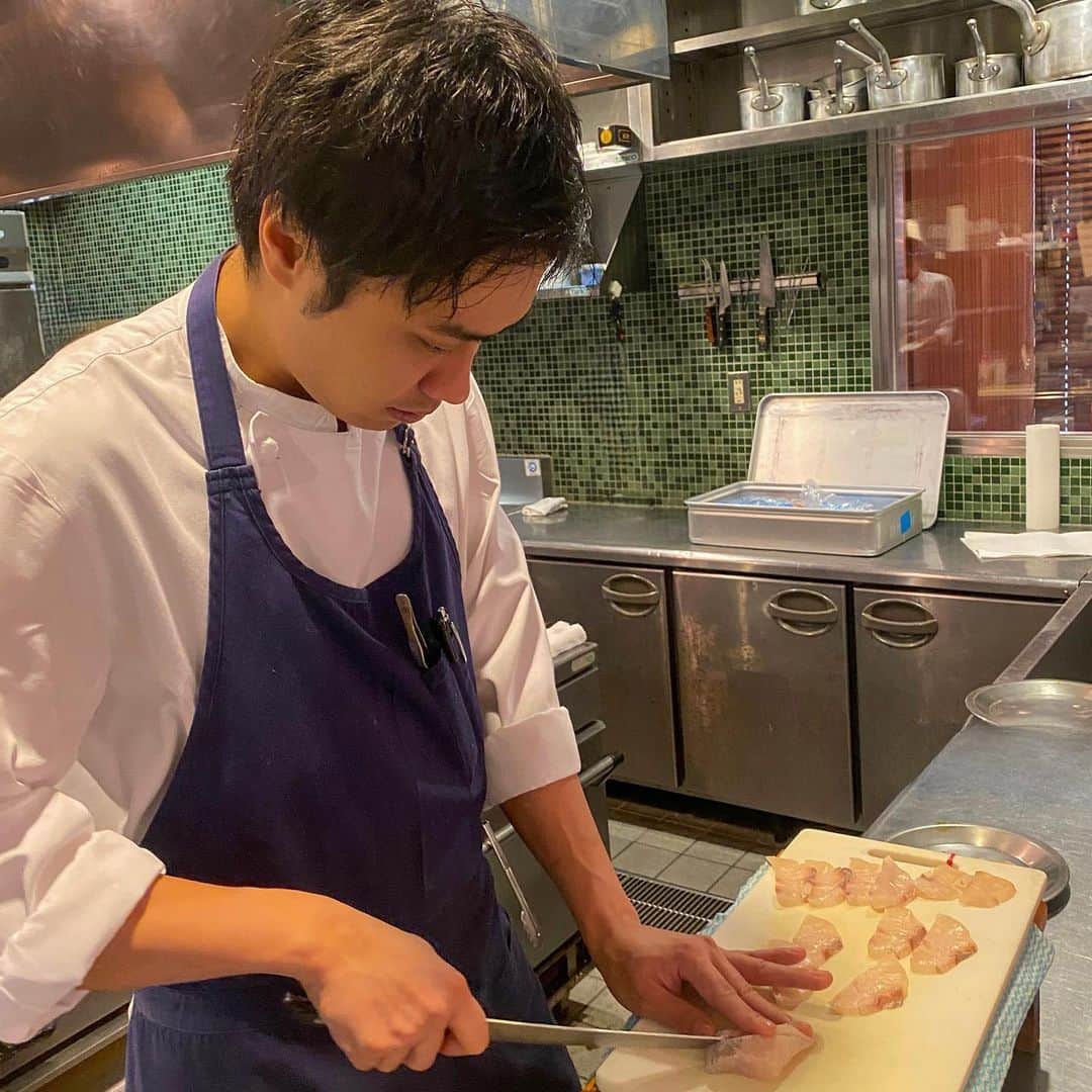 リストランテ カノビアーノ福岡さんのインスタグラム写真 - (リストランテ カノビアーノ福岡Instagram)「. 昨夜、#タグるヨルにてご紹介を頂きました。 シェフワングランプリに出場した 岩崎匠シェフです。 . 有名イタリアンで修行を重ねた岩崎シェフ！ お料理に込める思いは人一倍強い方です。 美味しいお料理をご用意しておりますので、 ぜひ皆様レストランへお越し下さい。 心よりお待ちしております♪♪ . @𝗍𝖺𝗀𝗎𝗋𝗎𝗒𝗈𝗋𝗎.𝗄𝖻𝖼 . 𓃯猪と秋の味覚のアニョロッティダルプリン𓃯  〜〜キノコのコンソメ〜〜 変更金額…¥𝟤𝟤𝟢𝟢(税込み) ⁡ ❉こちらは𝟤日前までの要予約となっております。 ❉ご予約の際に、パスタ変更の旨お伝えください。 ❉写真はイメージなので、一部変更する場合がございます。 ❉10月限定とさせていただきます。 ⁡ 🔻ご予約はプロフィールより🔻 @𝗋𝖾𝗌𝗍𝖺𝗎𝗋𝖺𝗇𝗍_𝖼𝖺𝗇𝗈𝗏𝗂𝖺𝗇𝗈  . 𖧷当店は感染症対策を徹底し営業しております𖧷 . . #タグるヨル  #𝗍𝖺𝗀𝗎𝗋𝗎𝗒𝗈𝗋𝗎  #𝗄𝖻𝖼  #九州朝日放送 #福岡レストラン #福岡グルメ #天神レストラン #天神ディナー #天神ランチ  #自然派イタリアン #福岡イタリアン#天神イタリアン#福岡ウエディング#天神スイーツ#限定#カノビアーノ福岡 #リストランテカノビアーノ福岡#グルメ#𝖺𝗇𝗂𝗏𝖾𝗋𝗌𝖺𝗋𝗂𝗈 #𝗃𝖺𝗉𝖺𝗇 #𝗄𝗒𝗎𝗌𝗁𝗎 #𝖿𝗎𝗄𝗎𝗈𝗄𝖺 #𝖿𝗎𝗄 #𝗋𝗂𝗌𝗍𝗈𝗋𝖺𝗇𝗍𝖾#𝗋𝗂𝗌𝗍𝗈𝗋𝖺𝗇𝗍𝖾」10月7日 20時00分 - restaurant_canoviano
