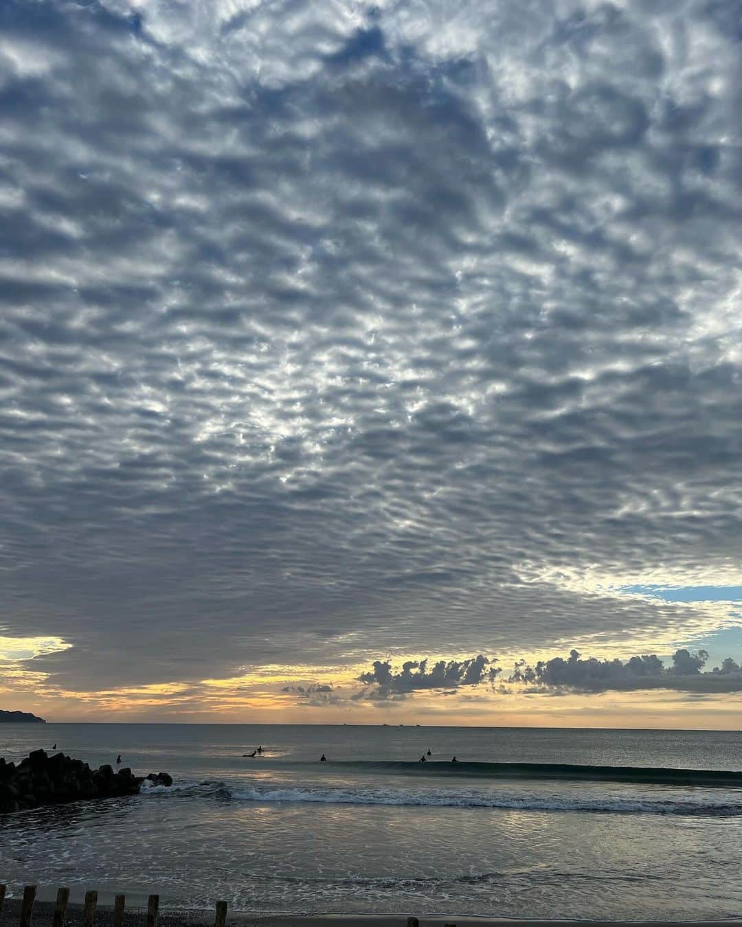 Isseki Nagaeのインスタグラム：「Almost no surf morning #surfing #surfinglife #beach  波なーい」
