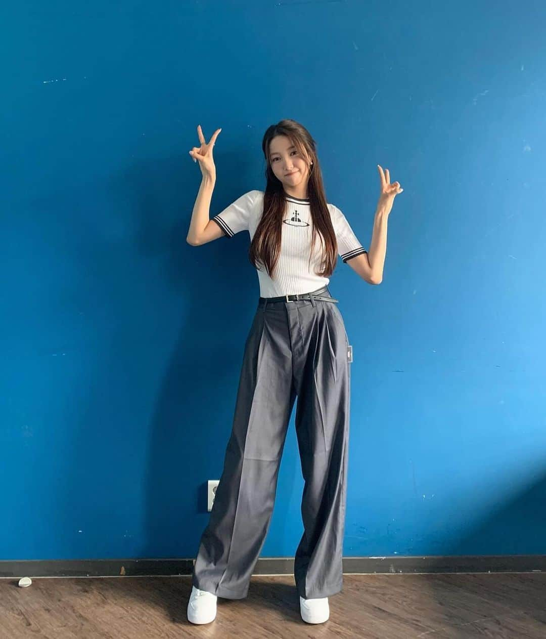 ソウォンさんのインスタグラム写真 - (ソウォンInstagram)「👋  #SOWON #소원」10月7日 11時19分 - sowonation