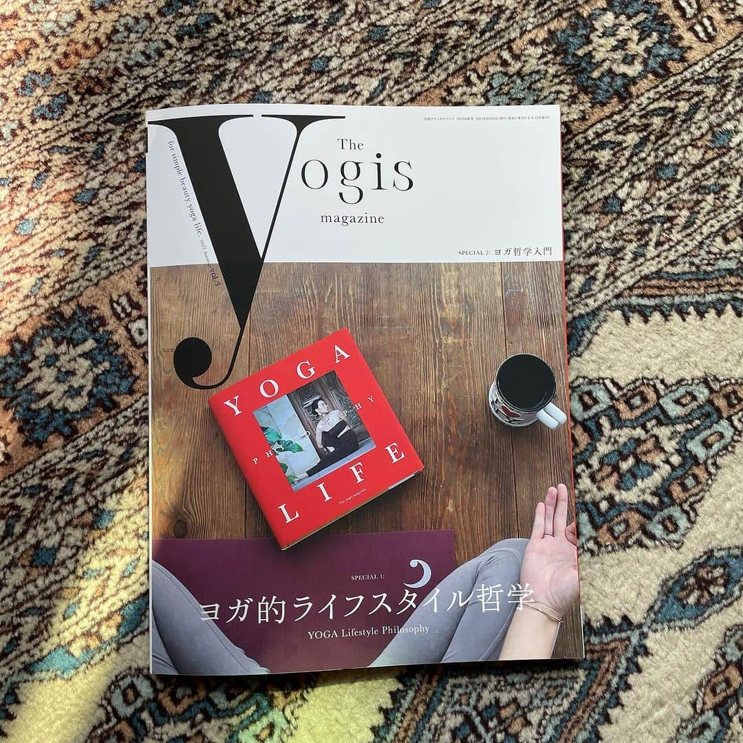 渋木さやかさんのインスタグラム写真 - (渋木さやかInstagram)「The Yogis magazine   4P取材していただきました。 質問していただいたことを言語化していくと、まるでジャーナリングしているかのように、自分の思考がまとまっていくのが面白かったです。ドングリ親子🇮🇳旅の写真も載ってます。  余白(スペース)のあるヨガの雑誌。なんだか、ページをめくるたびにホッとします。  Thank you @yogis_editorialteam_lotus8  @oshimajiro @nobuya_hashimura」10月7日 11時36分 - yoga_citta