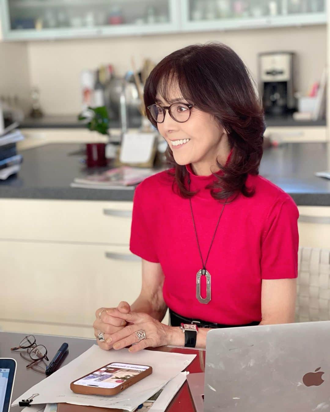 柏木由紀子のインスタグラム：「年内発売予定 第二弾の本の作業が続いています。 撮り下ろしの写真も びっくりするくらい沢山あり、かなり充実の内容になりそうです。 お楽しみに！ みなさま、素敵な連休を💓  　  #柏木由紀子ファッションクローゼット 好評発売中！ #楽天ブックスファッション部門1位獲得 #発売前重版 #坂本九音楽事務所 #坂本九 #坂本九柏木由紀子 #シニアファッション #シニア世代のファッション番長 #75歳 #70代コーディネート #60代コーディネート #50代コーディネート #柏木マダム #カシワギマダム #由紀子巻き #60代ヘアスタイル」