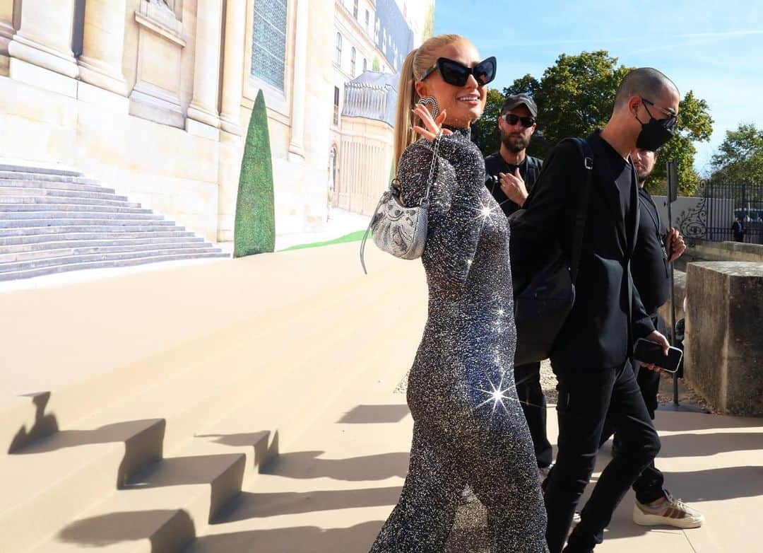 Nordstromさんのインスタグラム写真 - (NordstromInstagram)「Closing out our coverage of fashion week street style with a star-studded roundup of dreamy dresses from the streets of Paris. 📸: @mrstreetpeeper」10月7日 11時39分 - nordstrom