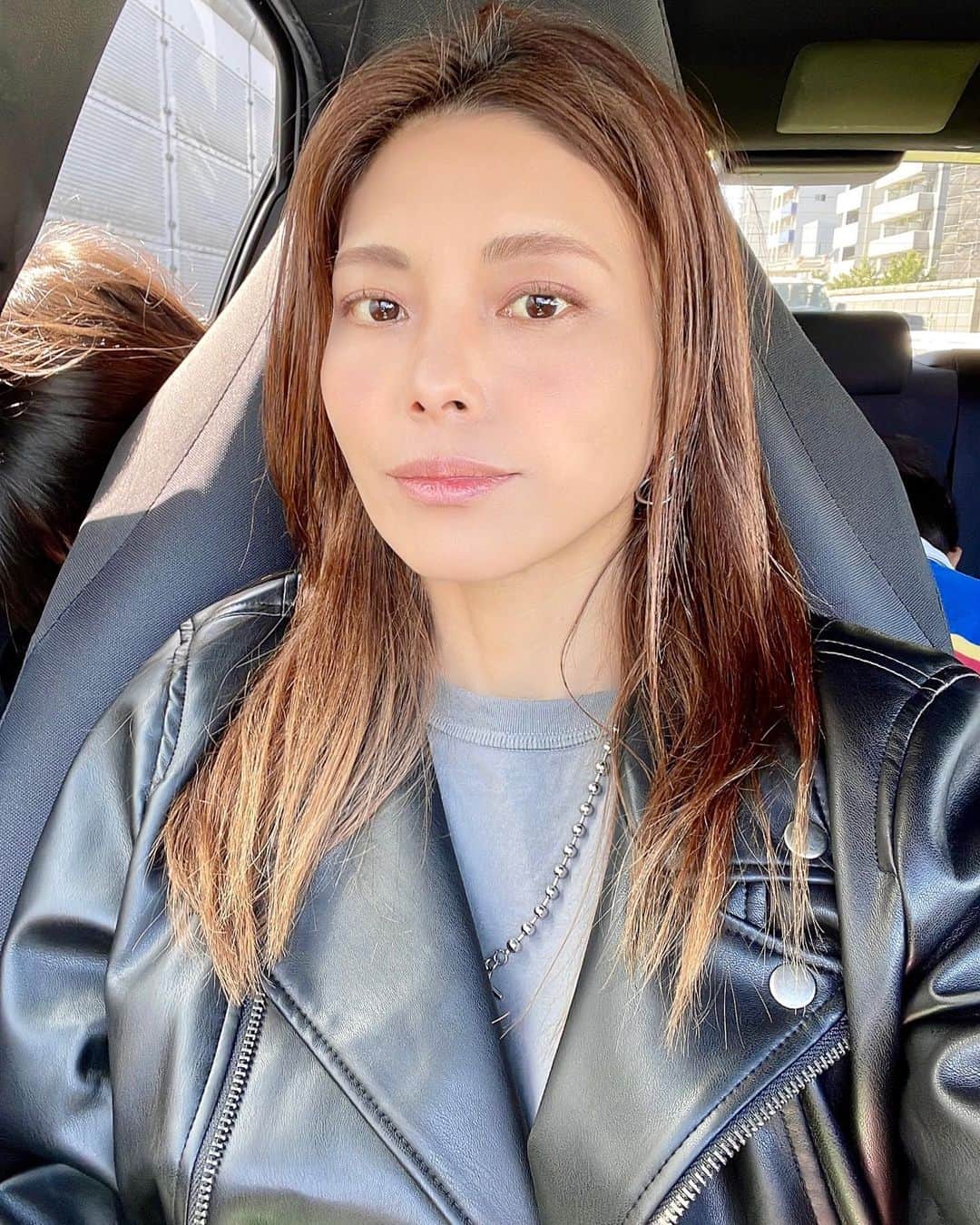 SAYUKIのインスタグラム：「秋のお出かけ。 @gap_jp のエコレザーライダースがちょうどいい✨  #SAYUKIfashion #ライダース　#ridersjacket #gap #秋服」