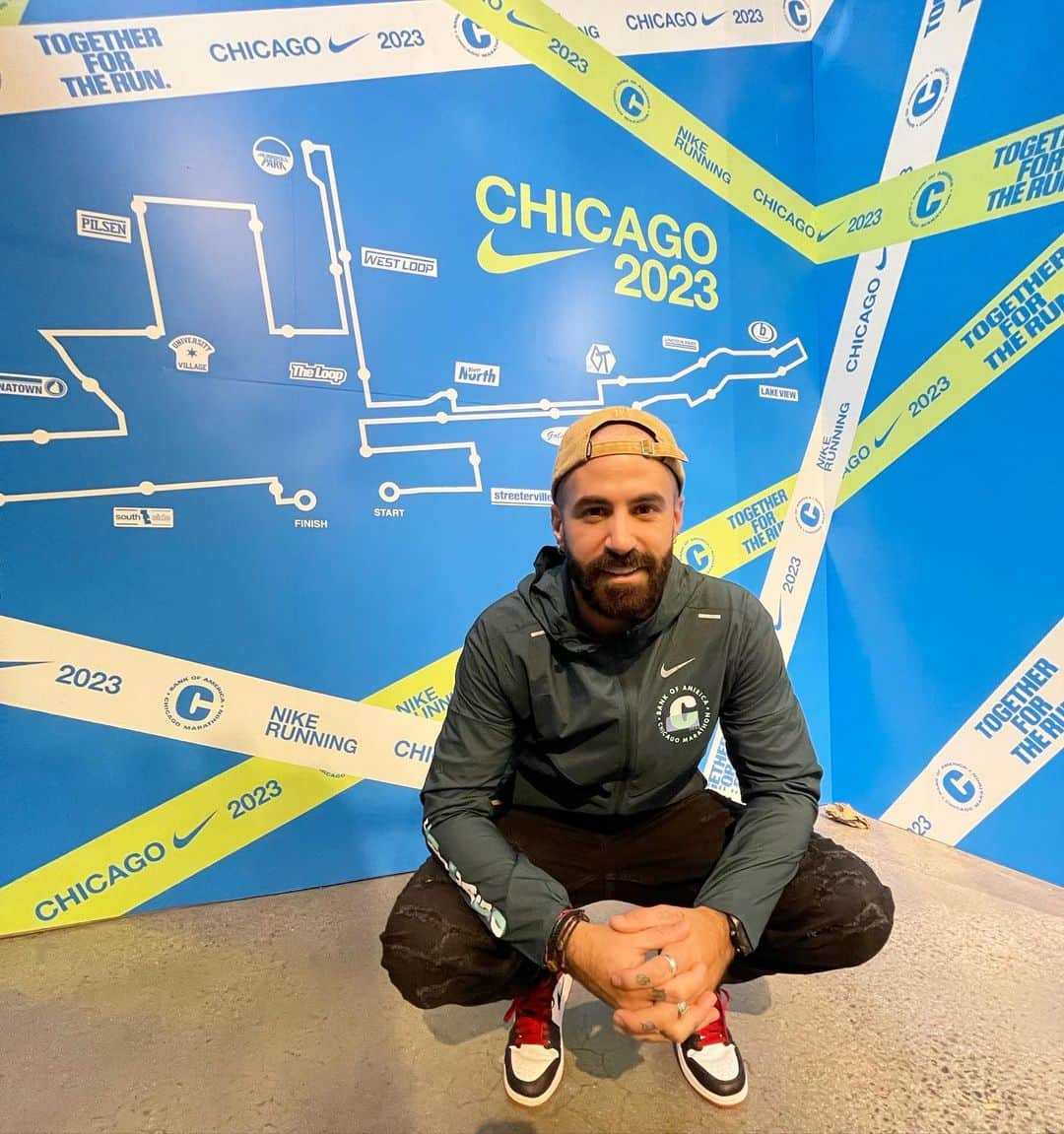 マルク・クロサスのインスタグラム：「Ya estamos en mood maratón. Prepararme para @chimarathon no ha sido fácil. Viajes, moléstias físicas, (mucha) falta de descanso,… Pero aquí estoy, gracias a la insistencia de mi @miloflorescoaching y con mis @samurai.running. ¡A DISFRUTAR!」