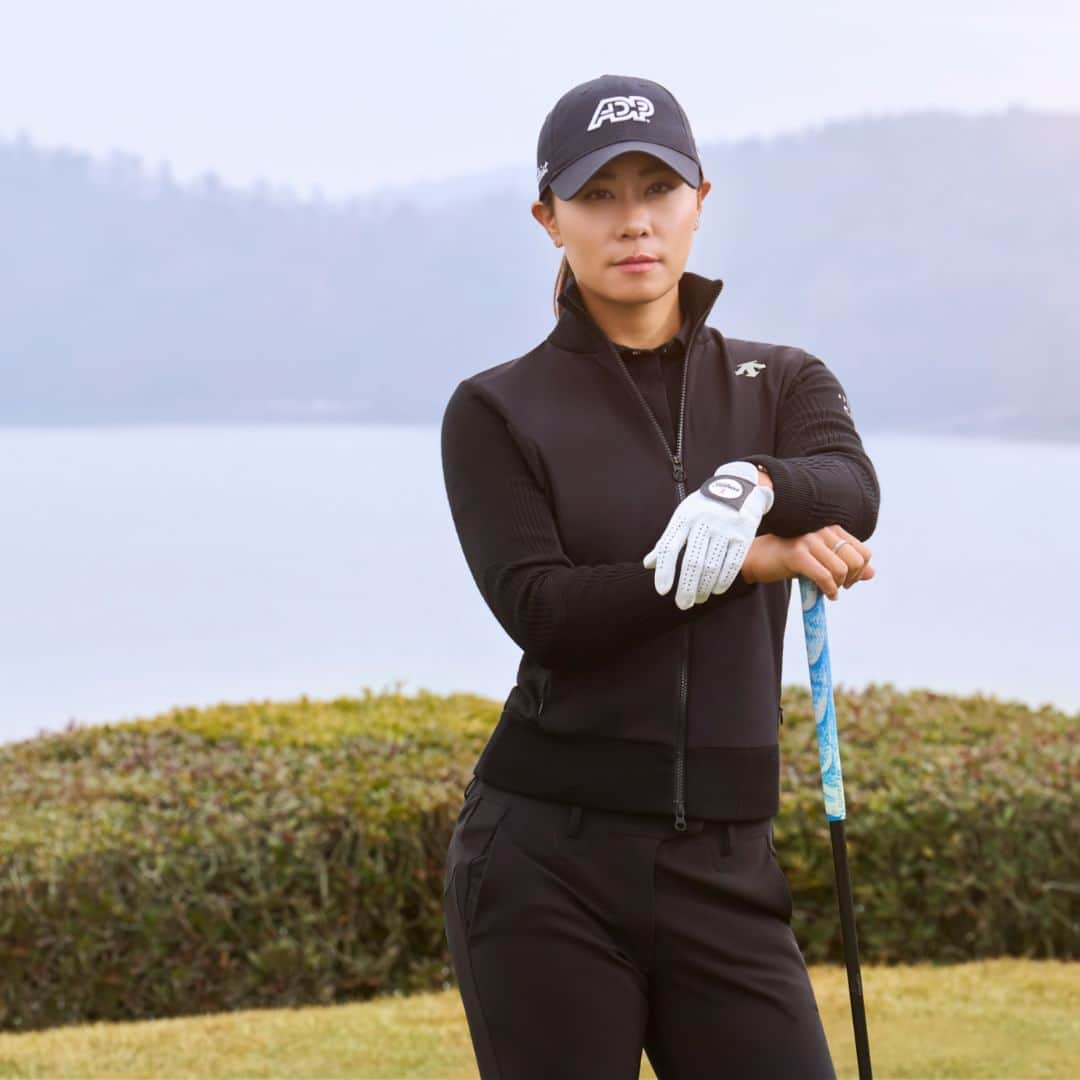 Descenteさんのインスタグラム写真 - (DescenteInstagram)「DESCENTE-partnered LPGA Tour pro golfer Danielle Kang sporting pieces from g-arc's 2023 Fall Winter Collection. This season marks g-arc's debut women's lineup!  DESCENTE's premium golf wear, g-arc, is the ultimate golf wear collection that combines DESCENTE's cutting-edge technology with functional design aethetics.  Look out for our next posts introducing g-arc's 2023 Fall Winter collection worn by our DESCENTE Partners!   #descente #designthatmoves  #descentegolf #daniellekang #golf #lpga #golfing #golfwear #golfgirl #golfpro #golffashion」10月7日 12時01分 - descente_international