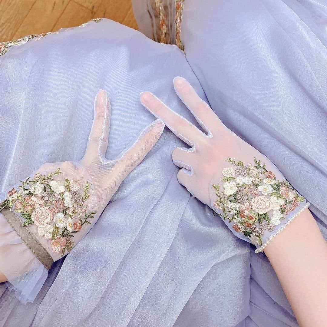 鈴木絢音のインスタグラム：「お知らせをさせてください。 10月22日(日)に開催される、堀未央奈ちゃんの「anoim ファンクラブイベント 2023.10」第2部 生誕祭に、ゲストとして出演することが決定いたしました！  とってもとっても楽しみです🤍 　  ■日時 2023年10月22日(日) 二部「anoim 生誕祭イベント 2023.10」 OPEN／START 13:00／13:30  ■会場 品川 ザ・グランドホール ⇒https://tg-hall.com/access/  ■堀未央奈オフィシャルサイト ⇒https://hori-miona.com」