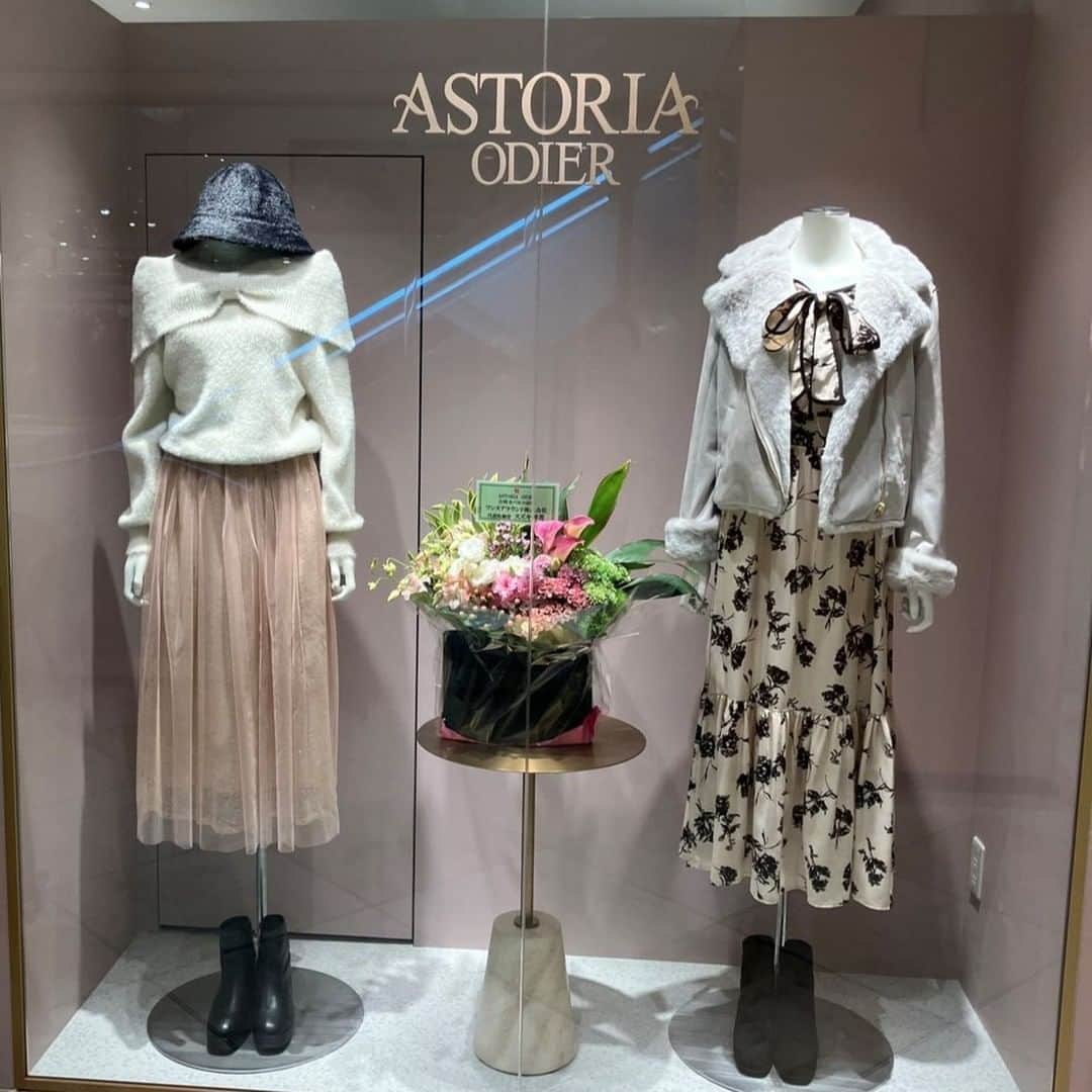 吉祥寺PARCOのインスタグラム：「【RENEWAL OPEN】10/7(土)4Fに「アストリアオディール」が移転オープンしました！エレガントな秋物新作やフレグランスが揃っています。  オープンを記念して、税込7,000円以上お買上げ＆アストリアオディール公式インスタグラムのフォロー画面をご提示の方に先着で「もこもこミニショルダーバッグ」をプレゼント！ぜひお早目にご来店ください。  ＃アストリアオディール #astoriaodier」