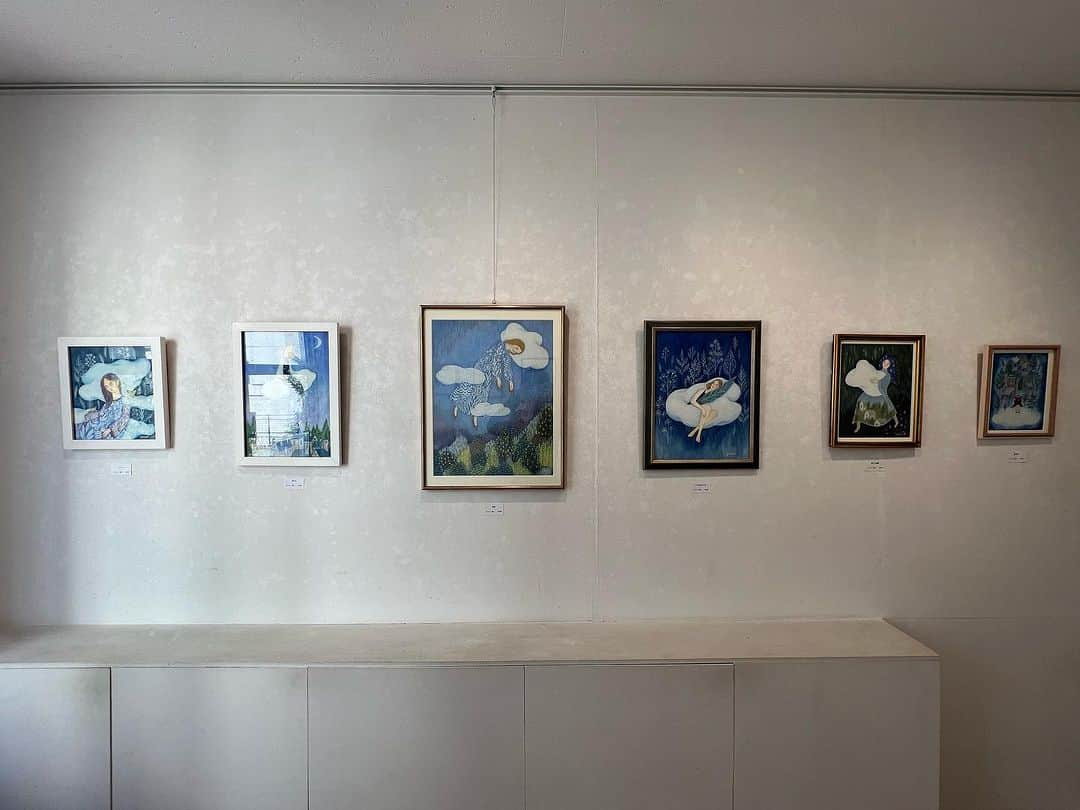 Art Mall（アートモール）さんのインスタグラム写真 - (Art Mall（アートモール）Instagram)「小山ゆうこ 個展 「ゆだねる時」 Yuco Oyama Exhibition 2023年10月3日(火)～10月8日(日) 12:00～20:00（最終日17:00終了） 会場：アートモール  This week's exhibition Yuco Oyama Solo Exhibition November 3 tue - November 8 sun, 2023 artist : OYAMAHA Yuko tue - sat 12pm-8pm  (sun 12pm-5pm)  #小山ゆうこ #おやまゆうこ #YukoOyama #テンペラ画 #銅版画 #紙版画 #幻想画 #動物画 #アート購入 #インテリアアート #アートのある暮らし #アート購入 #contemporaryart #日本橋 #三越前 #アートモール #artmall #アートショップ #artshop https://www.artmall.tokyo/」10月7日 11時58分 - artmall_tokyo