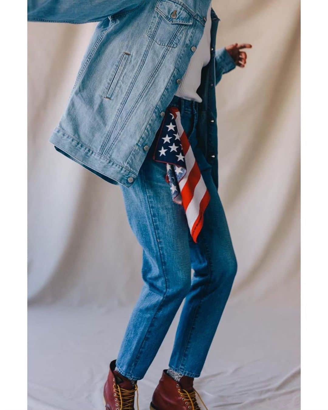 ジョンブルさんのインスタグラム写真 - (ジョンブルInstagram)「⁡ 2023 AUTUMN & WINTER America-Made Denim ⁡ 2023 AUTUMN & WINTERにローンチした【America-Made Denim】のセカンドデリバリーが10/6（金）各店舗に到着いたします。 ⁡ USコットンをメインに使用したJOHNBULLオリジナルの12OZデニムは特殊な紡績方法とエコな染色を施した唯一無二のデニムとなっています。 ⁡ 製品加工はアメリカの伝統色からインスピレーションを受けたブルーのグラデーションで第二段は濃いインディゴカラーが並びます。 ⁡ 一部店舗での限定アイテムですので、ぜひお近くの店舗にてご覧ください。 ⁡ ⁡ 「FRISCO」PANTS  lot.US233P01/￥25,300 tax in ⁡ オーセンティックなストレートシルエットの5ポケットジーンズ。 ⁡ 裾にかけて少しテーパードを入れることですっきり穿けるシルエットでデイリー使いにぴったり。 ⁡ ⁡ ⁡ ＜展開店舗＞ JOHNBULL 表参道店 JOHNBULL 新潟店 Johnbull Private labo 岡山店 Johnbull Private labo 博多店 JOHNBULL HEAD HARBOR グランフロント店 JOHNBULL HEAD HARBOR 二子玉川ライズ店 ⁡ ⁡ ⁡ #johnbull #AmericaMadeDenim #johnbulldenim #2023AW #ジョンブル  #ジョンブルデニム #デニム #ジーンズ #USコットン」10月7日 12時00分 - johnbull_private_labo