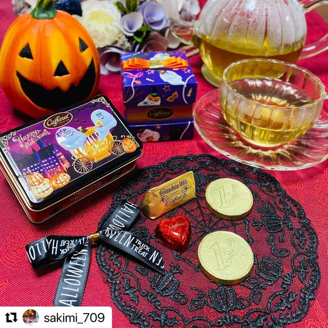 カファレルチョコレートさんのインスタグラム写真 - (カファレルチョコレートInstagram)「#カファレルアンバサダー2023　@sakimi_709さまにご投稿頂きました📷🍫 ありがとうございます✨  華やかなデザインのパッケージはハロウィンのディスプレイにぴったりですね✨ おばけたちが描かれたハロウィンコレクション、ぜひお楽しみください！  #カファレルアンバサダー2023 #カファレル #ジャンドゥーヤ #caffarel #ハロウィン」10月7日 12時00分 - caffarel_hy