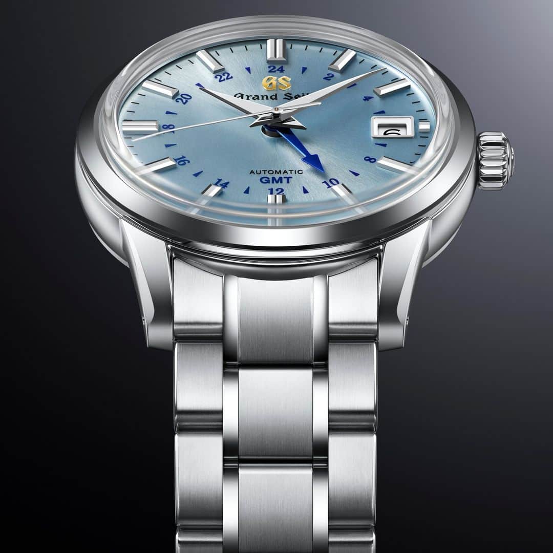Grand Seikoさんのインスタグラム写真 - (Grand SeikoInstagram)「【Elegance Collection Caliber 9S 25th Anniversary Limited Edition #SBGM253 】  Its design depicts the clear blue sky as seen from the top of Mt. Iwate, the soaring peak visible through the windows of the Grand Seiko Studio Shizukuishi.  The timeless watches has a classic profile, yet a see-through case back provides a view of the thoroughly modern 9S66 GMT movement, which has been outfitted with a special titanium oscillating weight that has been colored Grand Seiko Blue through an anodic oxidation treatment.  #grandseiko #thenatureoftime #aliveintime」10月7日 18時15分 - grandseikoofficial