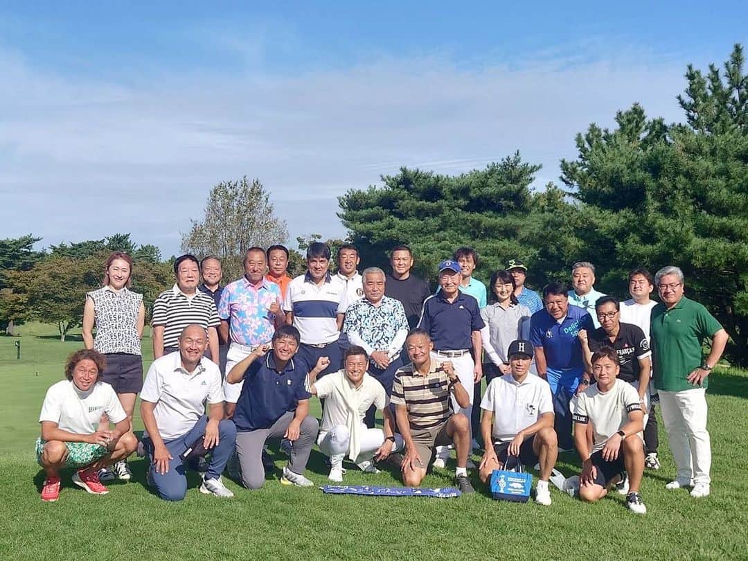 中田浩二さんのインスタグラム写真 - (中田浩二Instagram)「少し前ですが… 川淵KIN杯に参加しました！ 日本代表OBが川淵さんを囲んでのコンペ。 今回は川淵さんと一緒にまわらせてもらいました！ ちょっと緊張しながらのプレーでしたが、それが良かったのかベスト更新！ 優勝しちゃいました！笑 メンバーと天気に恵まれ、楽しいゴルフでした〜！  #川淵kin杯 #川淵三郎 さん #日本代表ob」10月7日 12時51分 - koji.nakata_official