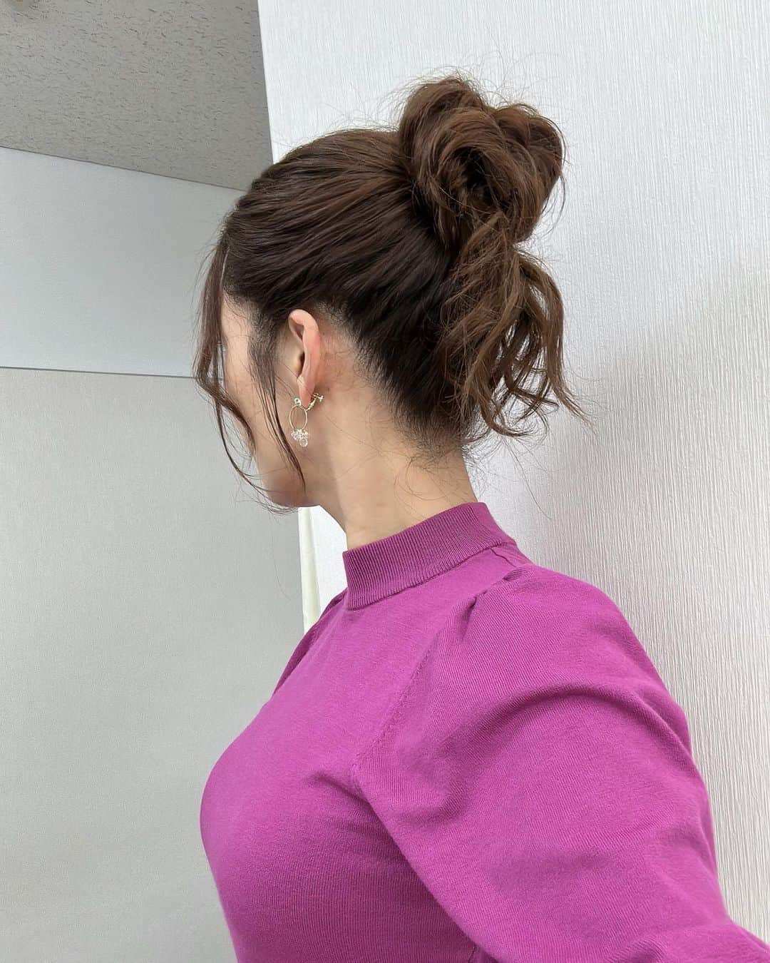 穂川果音さんのインスタグラム写真 - (穂川果音Instagram)「hair style  高めのお団子ヘアです🍡  earrings→ @la_mimosa_accessori」10月7日 12時55分 - hokawakanonn
